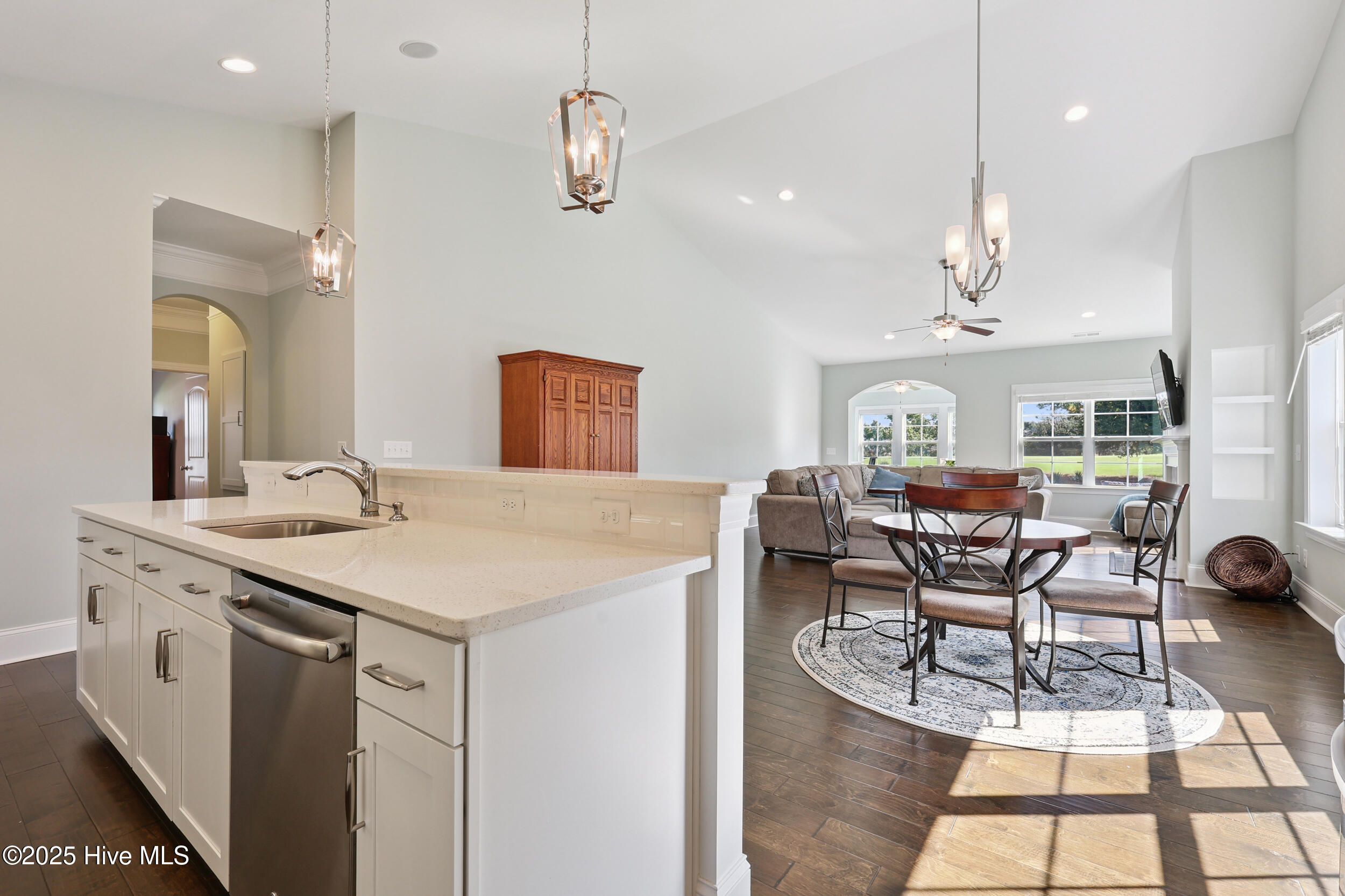 433 Island End Court