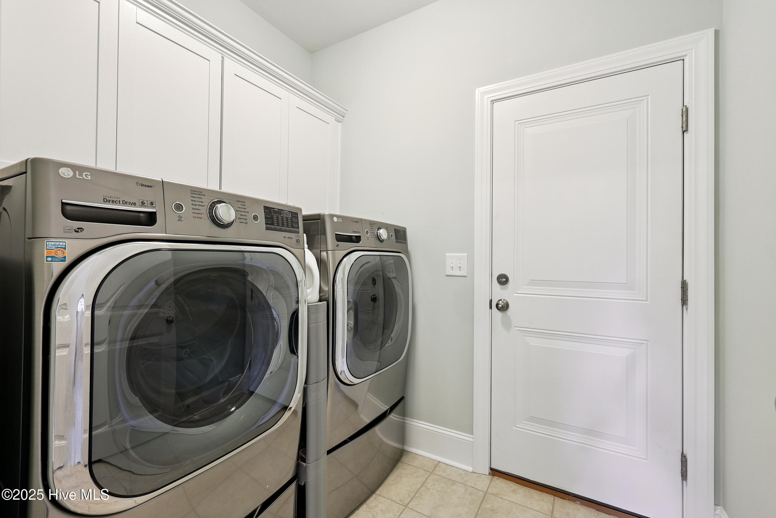 433 Island End Court