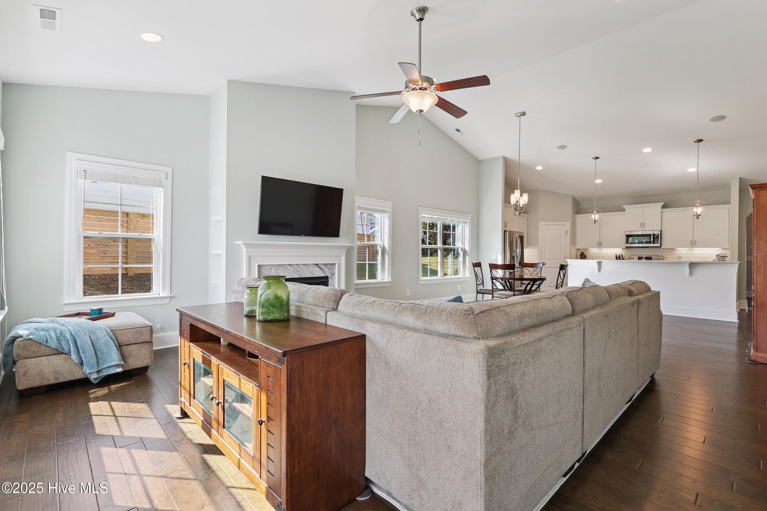 433 Island End Court