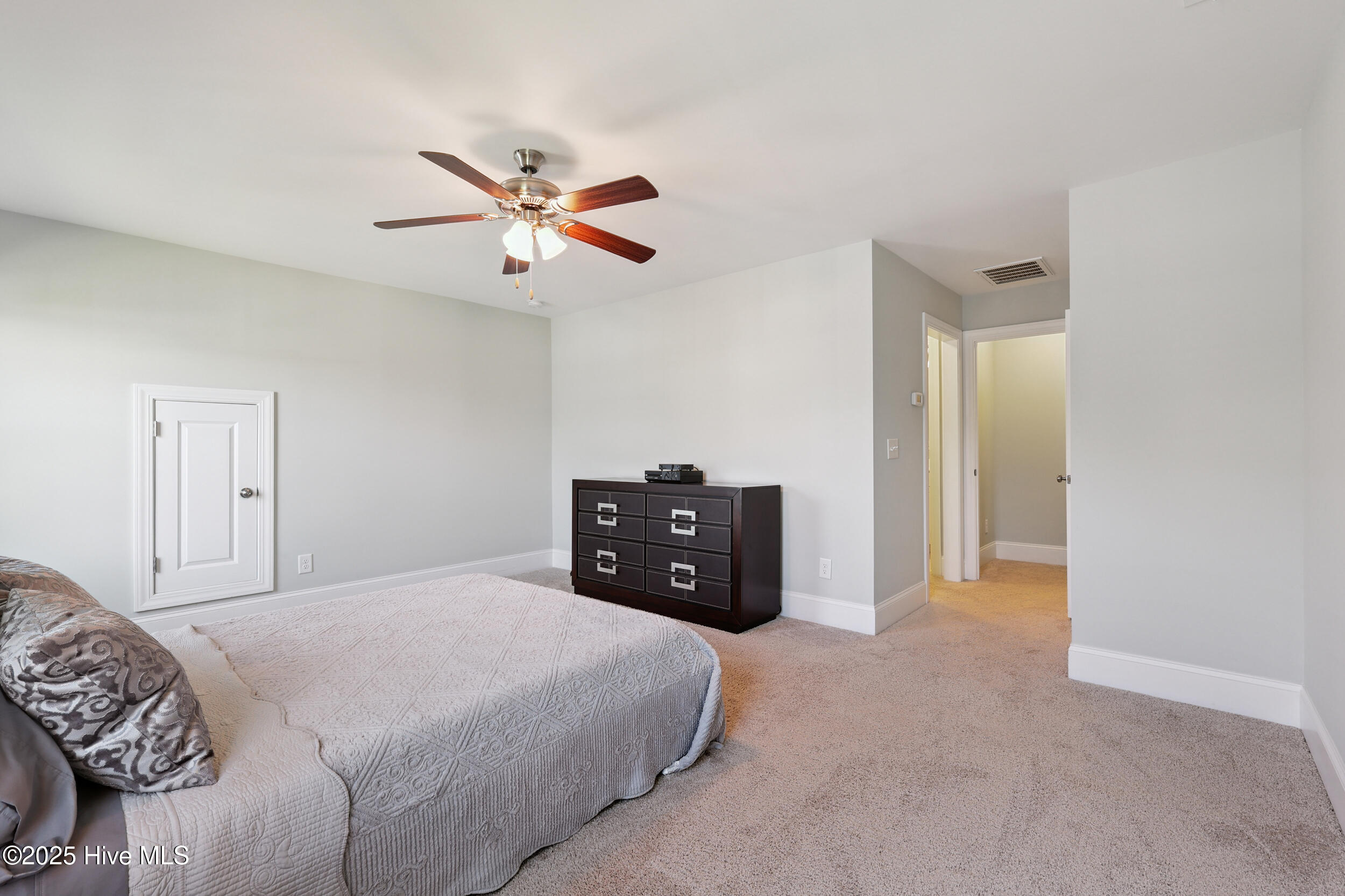 433 Island End Court