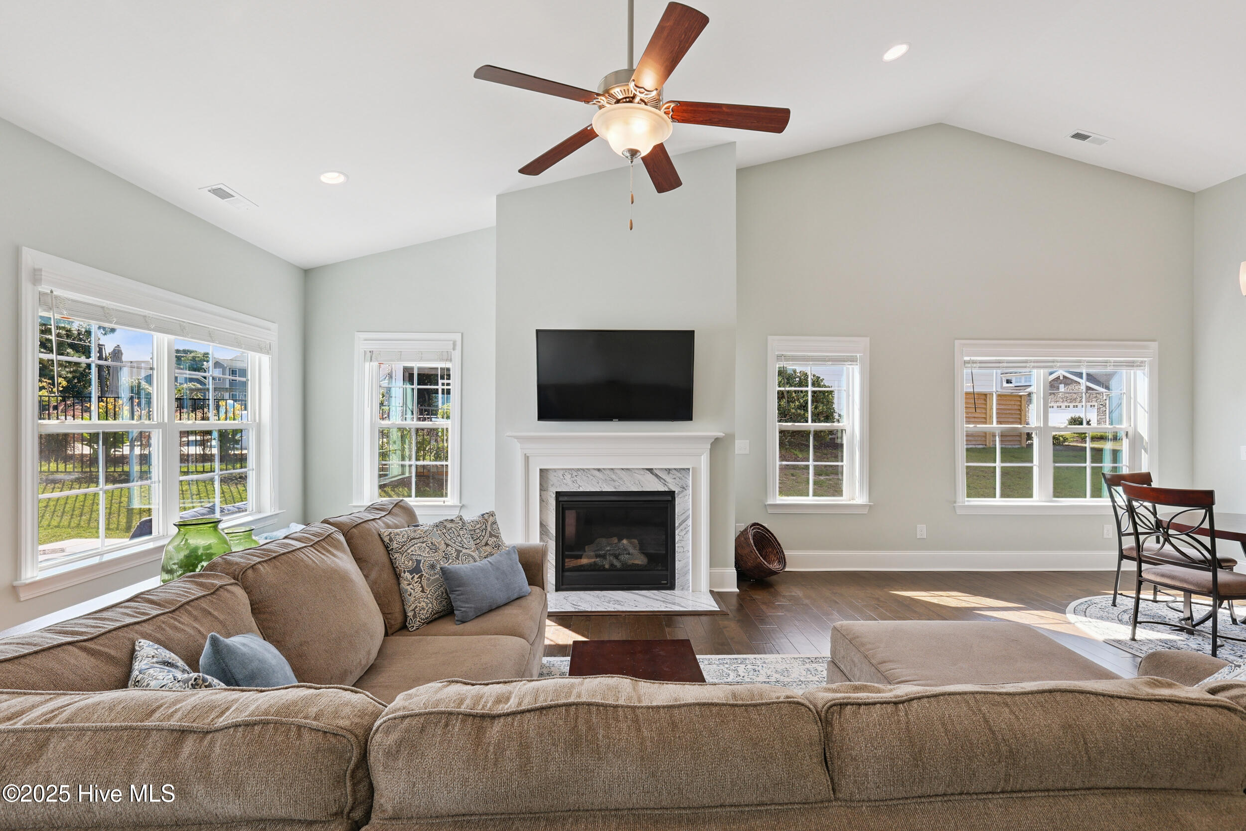 433 Island End Court