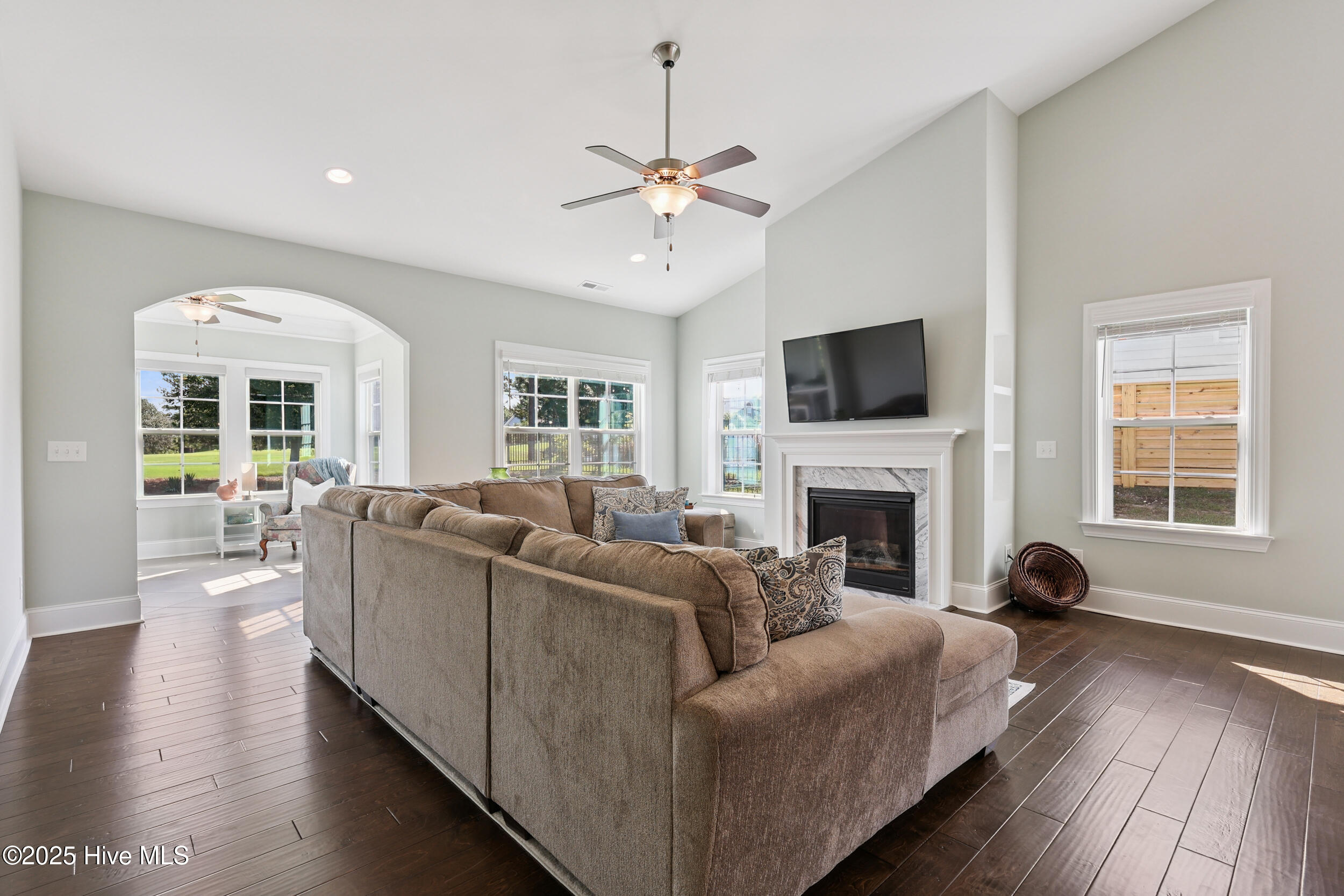 433 Island End Court