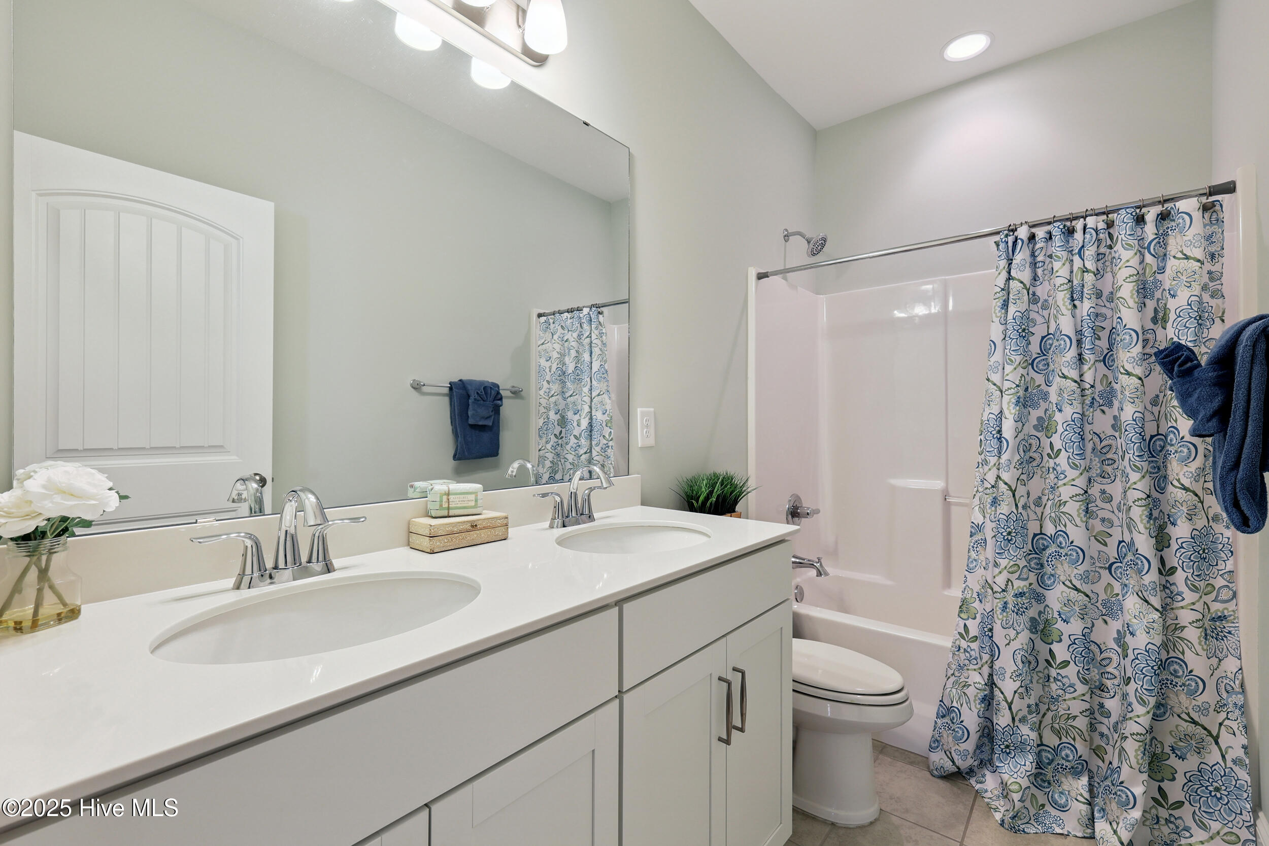 433 Island End Court