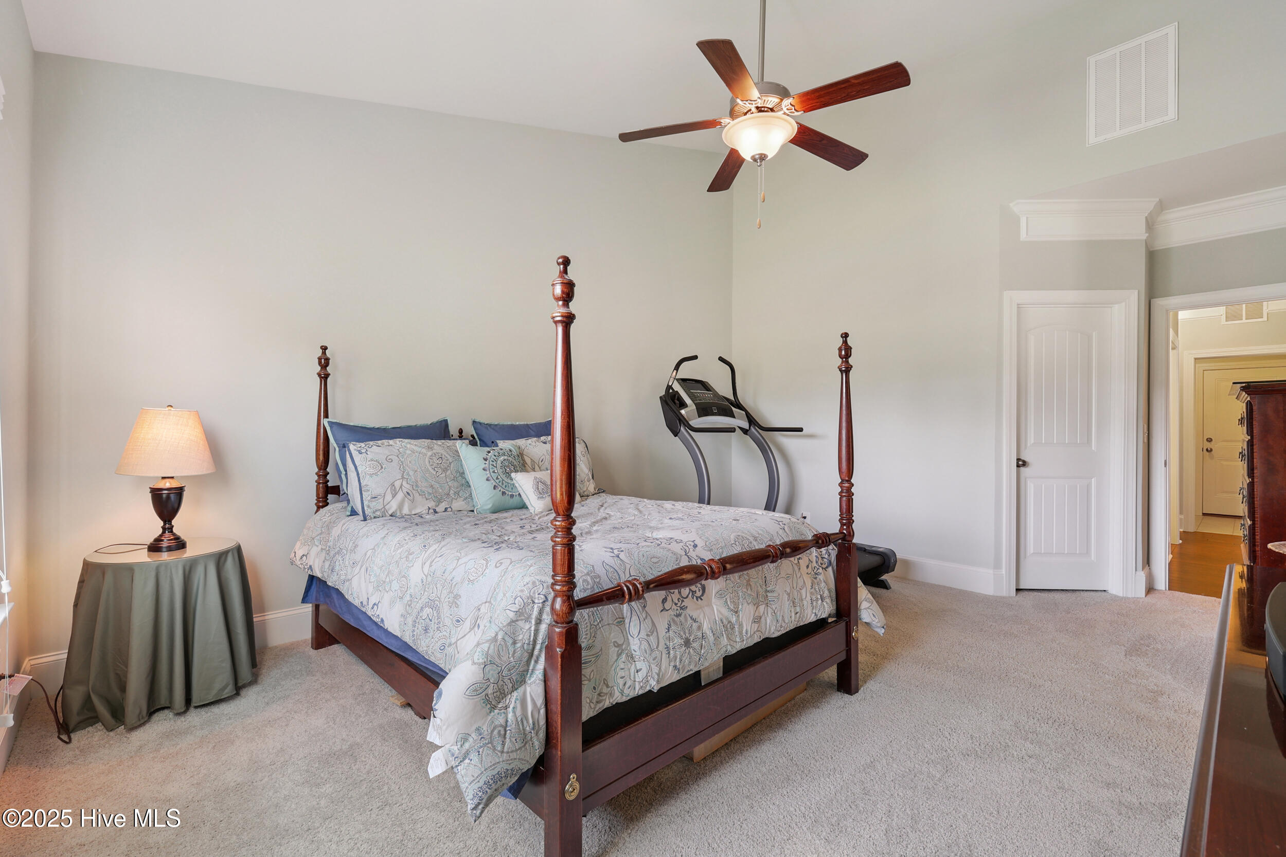 433 Island End Court