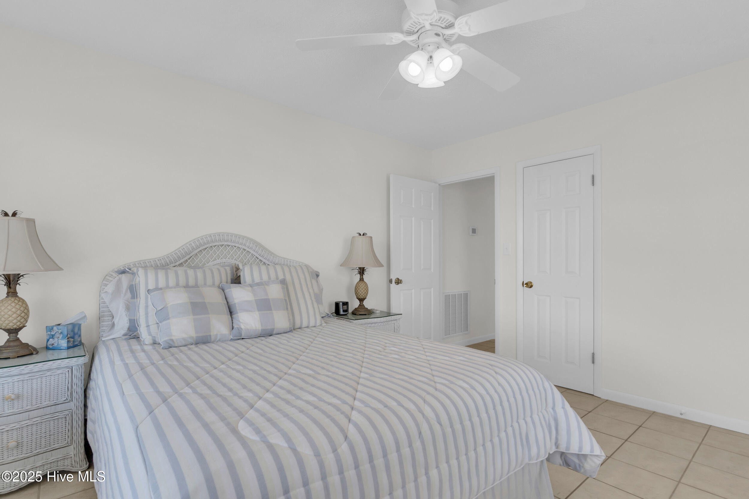 2523 W Dolphin Drive