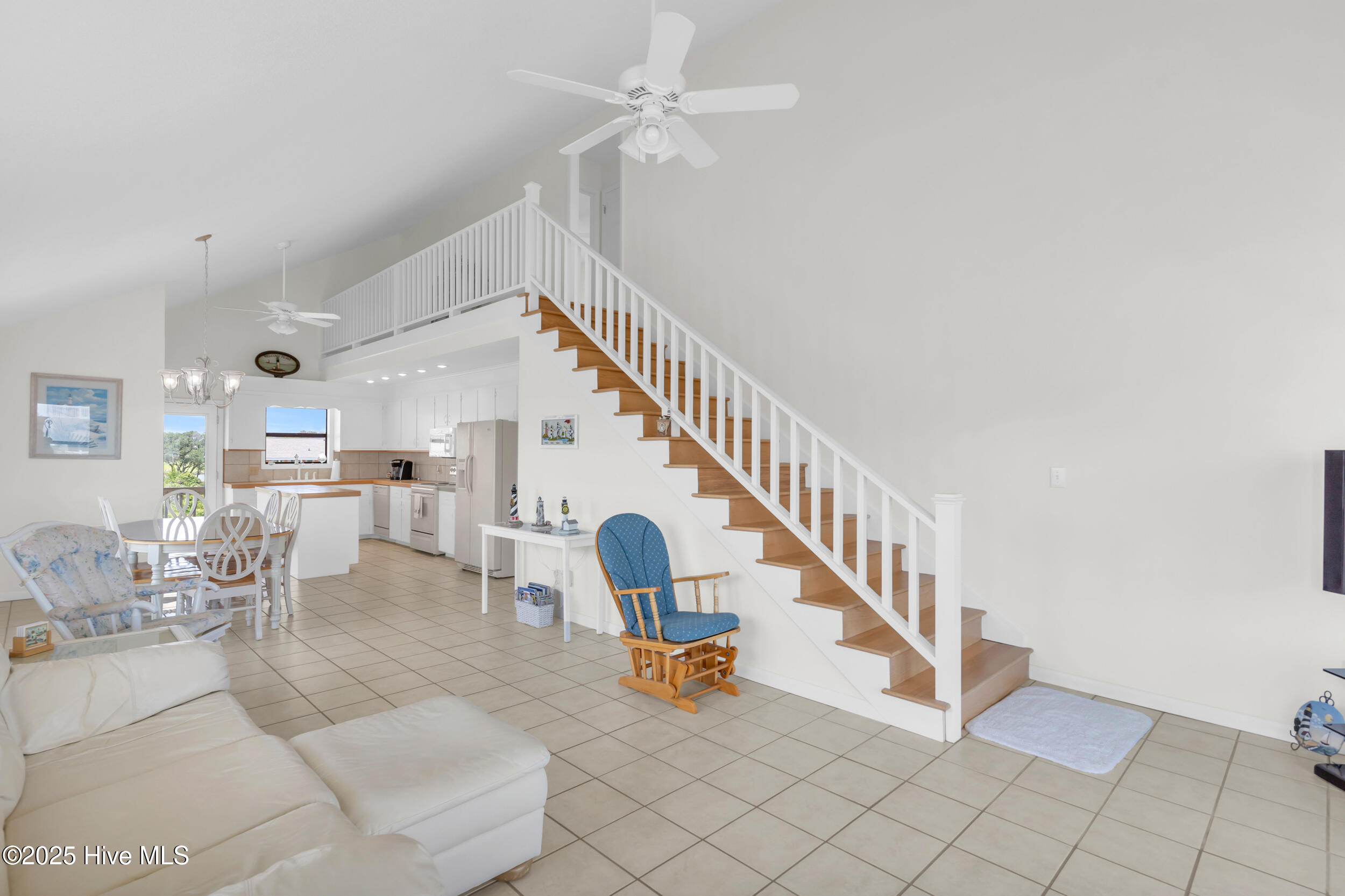 2523 W Dolphin Drive