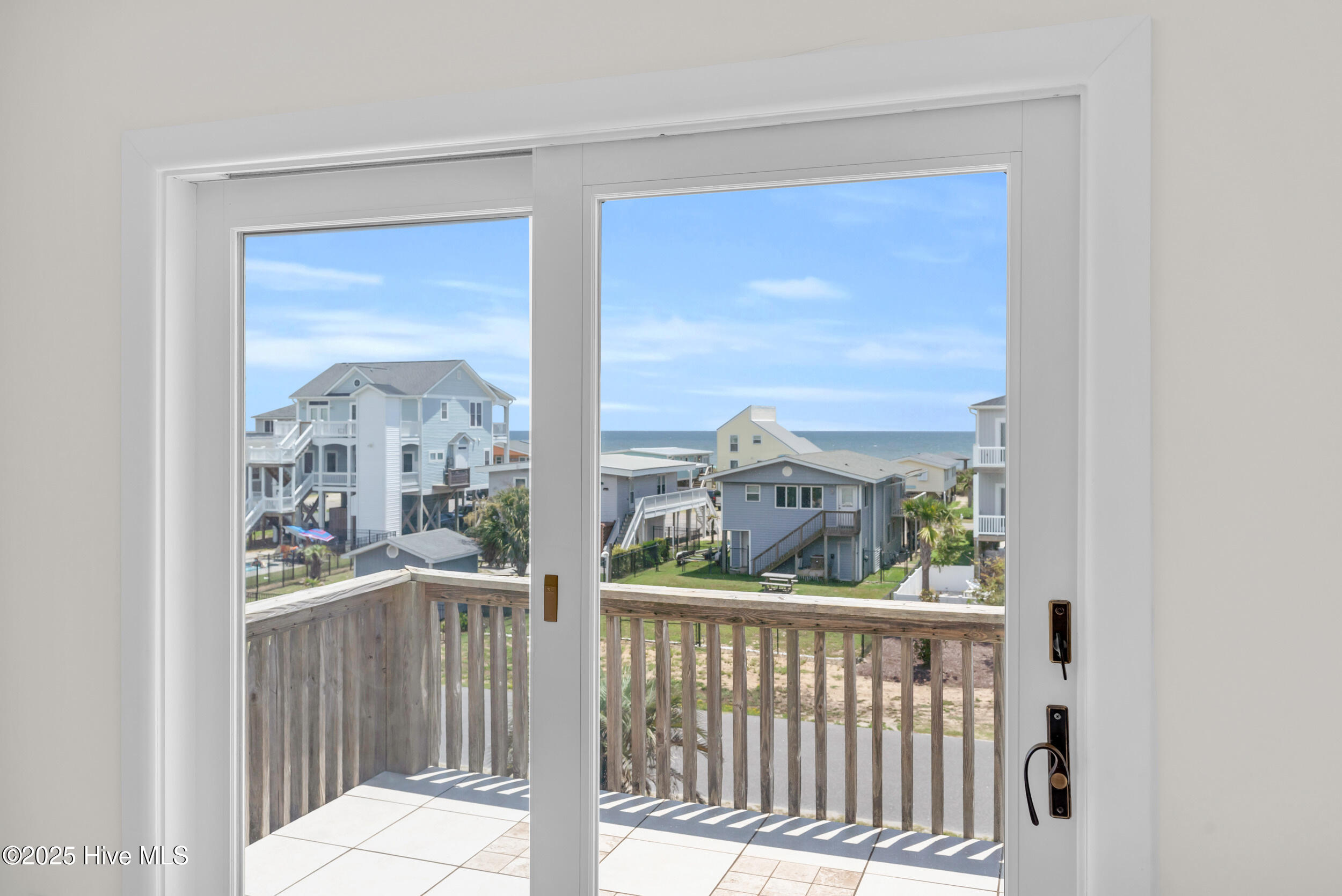 2523 W Dolphin Drive