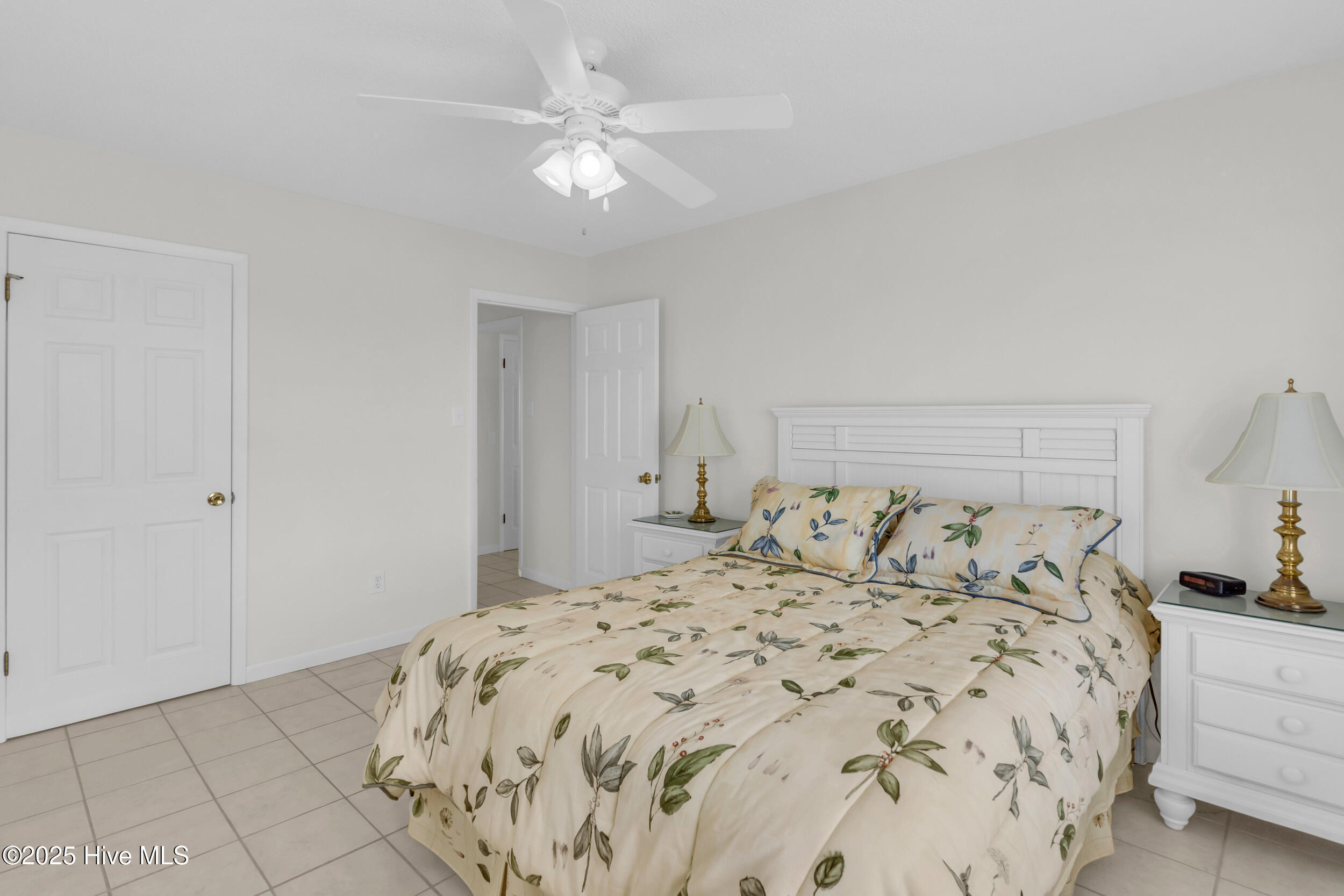 2523 W Dolphin Drive