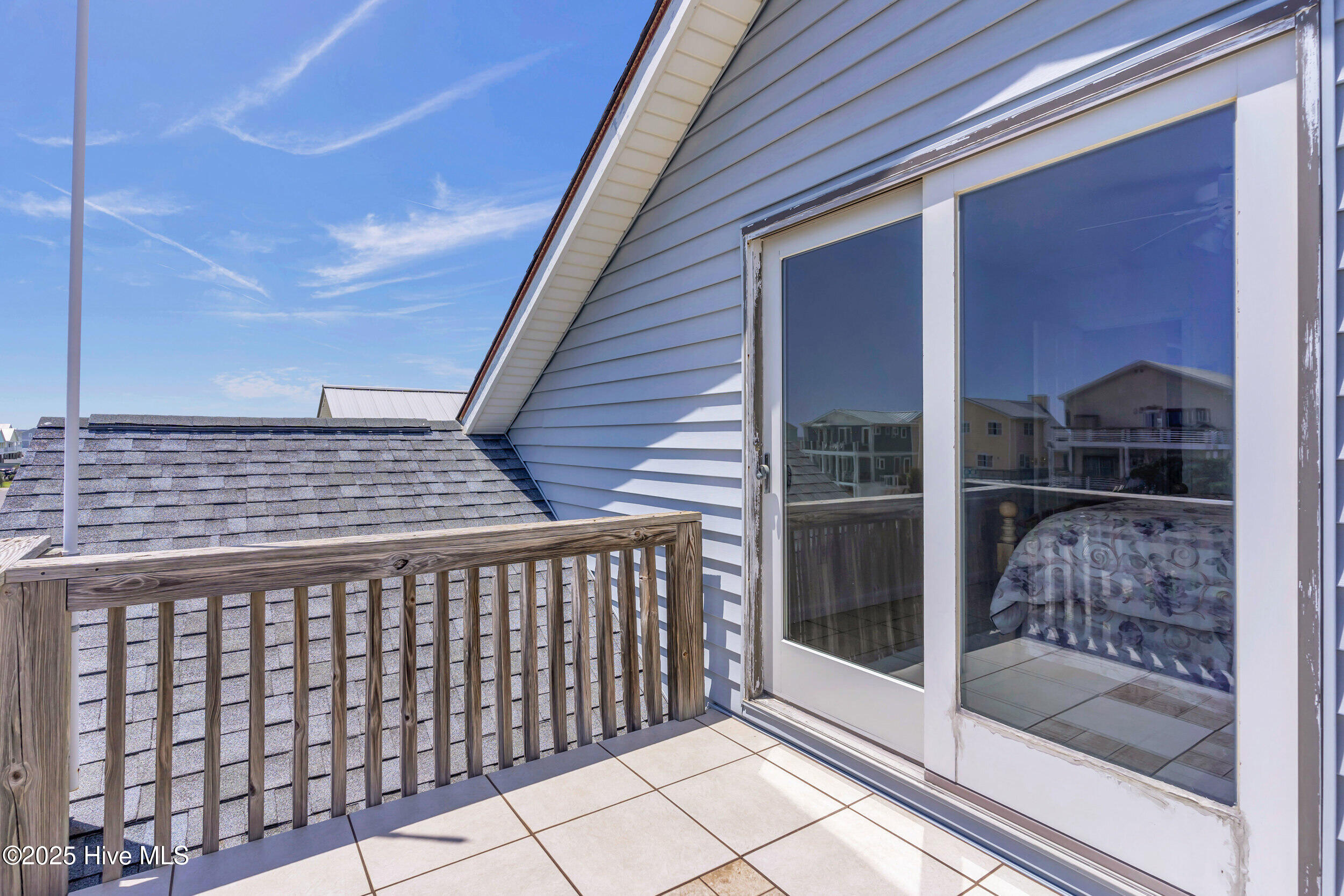 2523 W Dolphin Drive