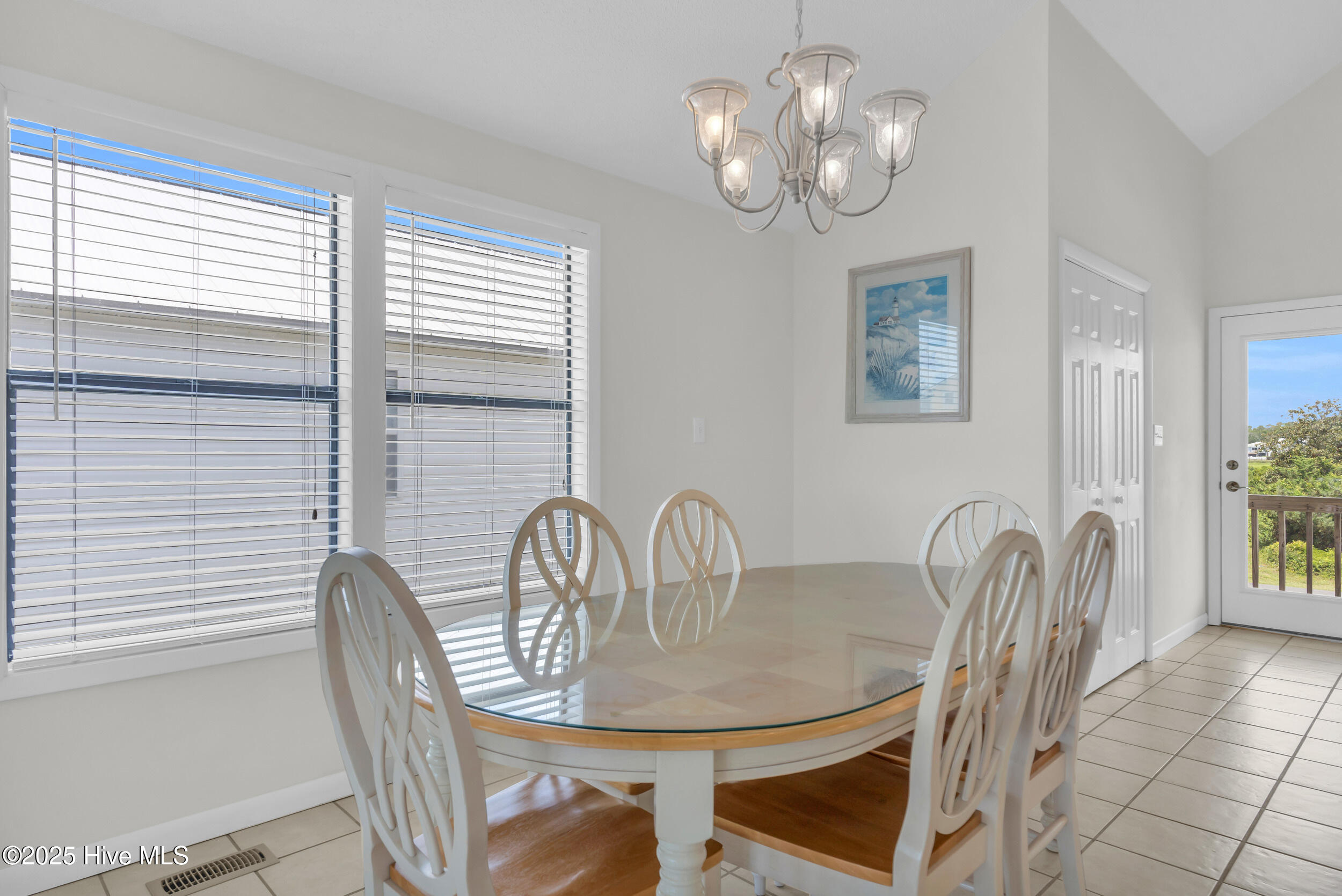 2523 W Dolphin Drive