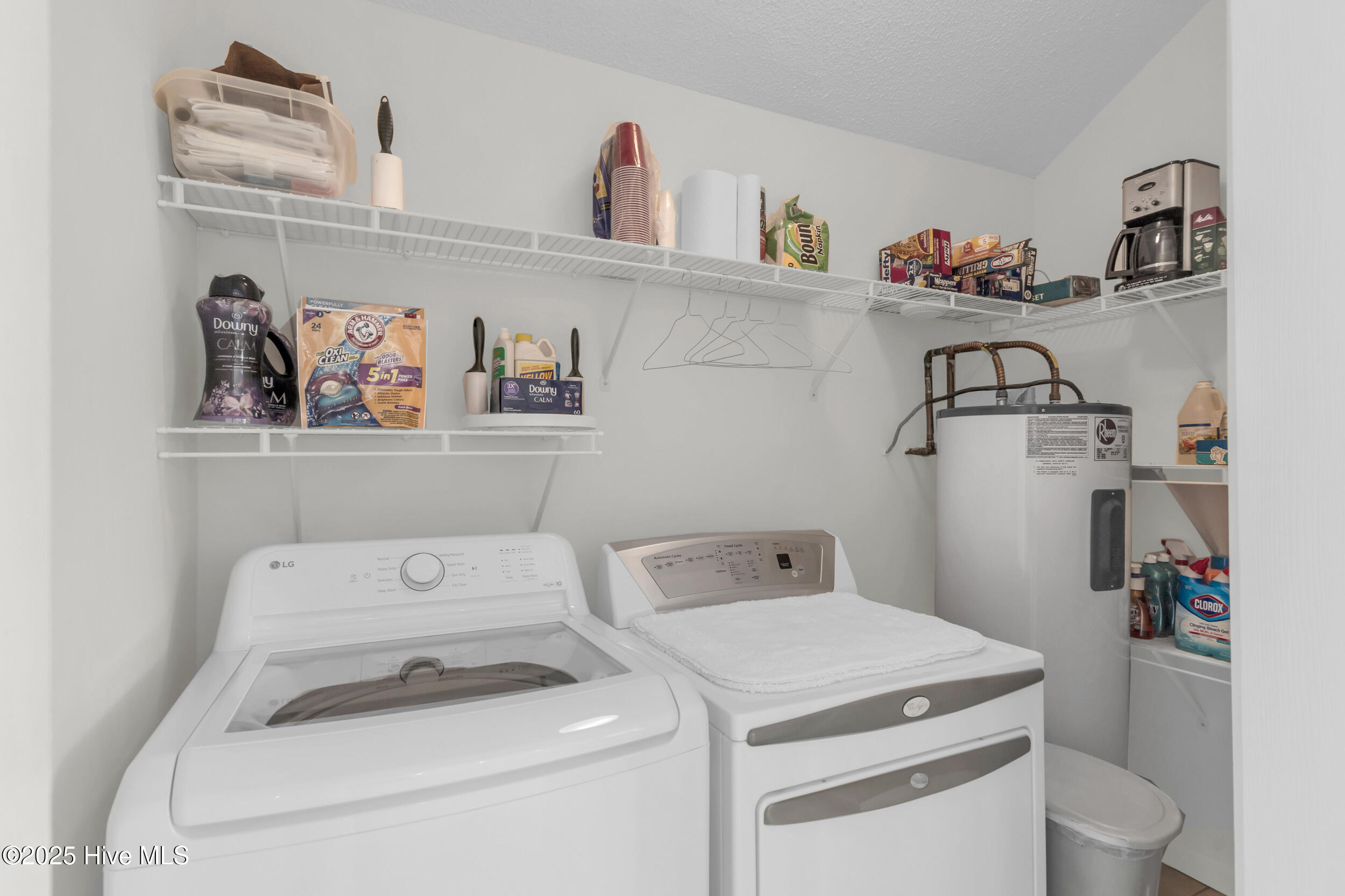 2523 W Dolphin Drive