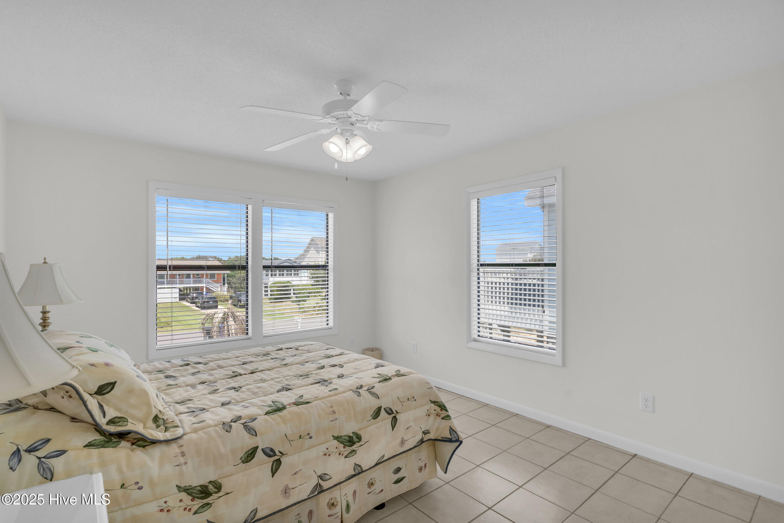 2523 W Dolphin Drive