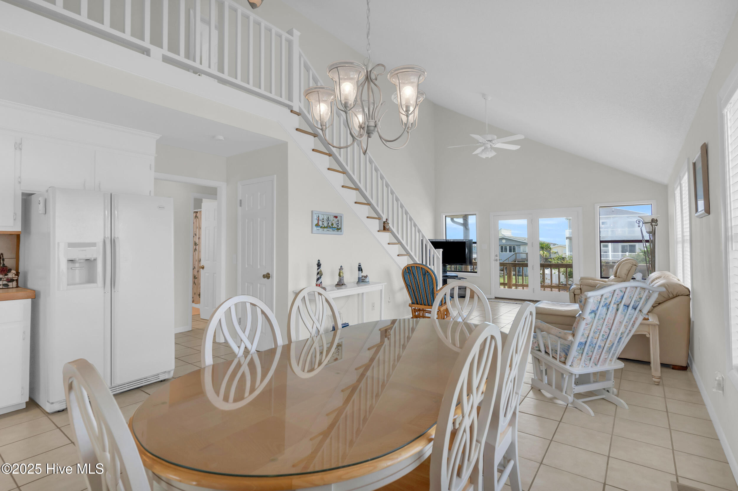 2523 W Dolphin Drive