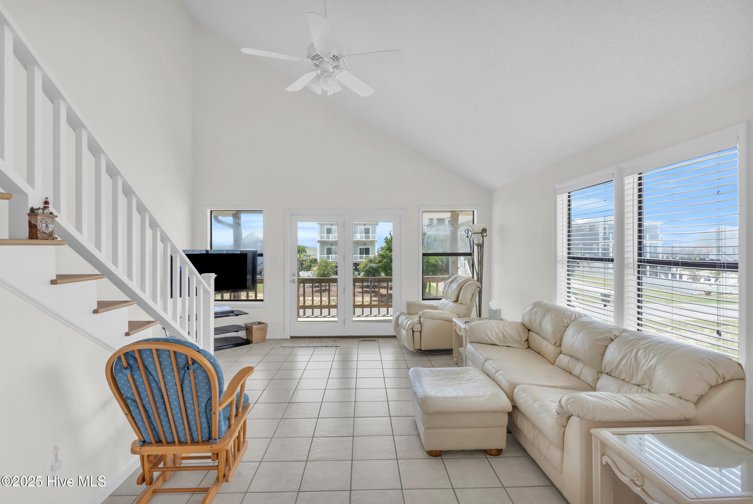 2523 W Dolphin Drive