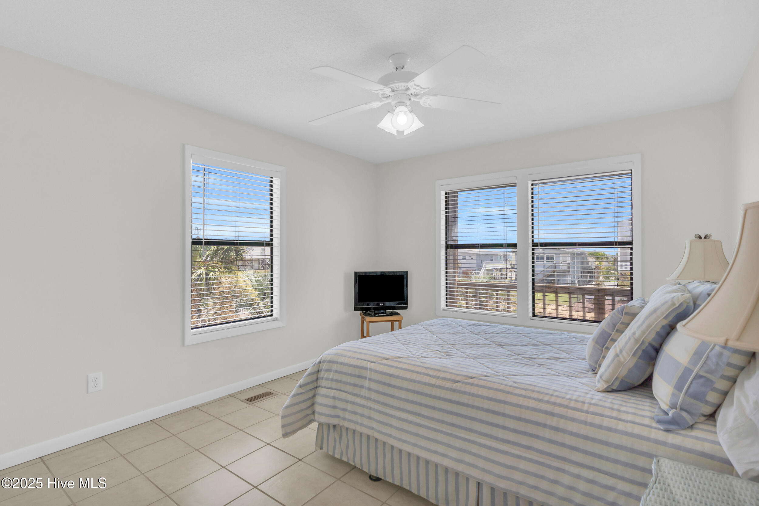 2523 W Dolphin Drive