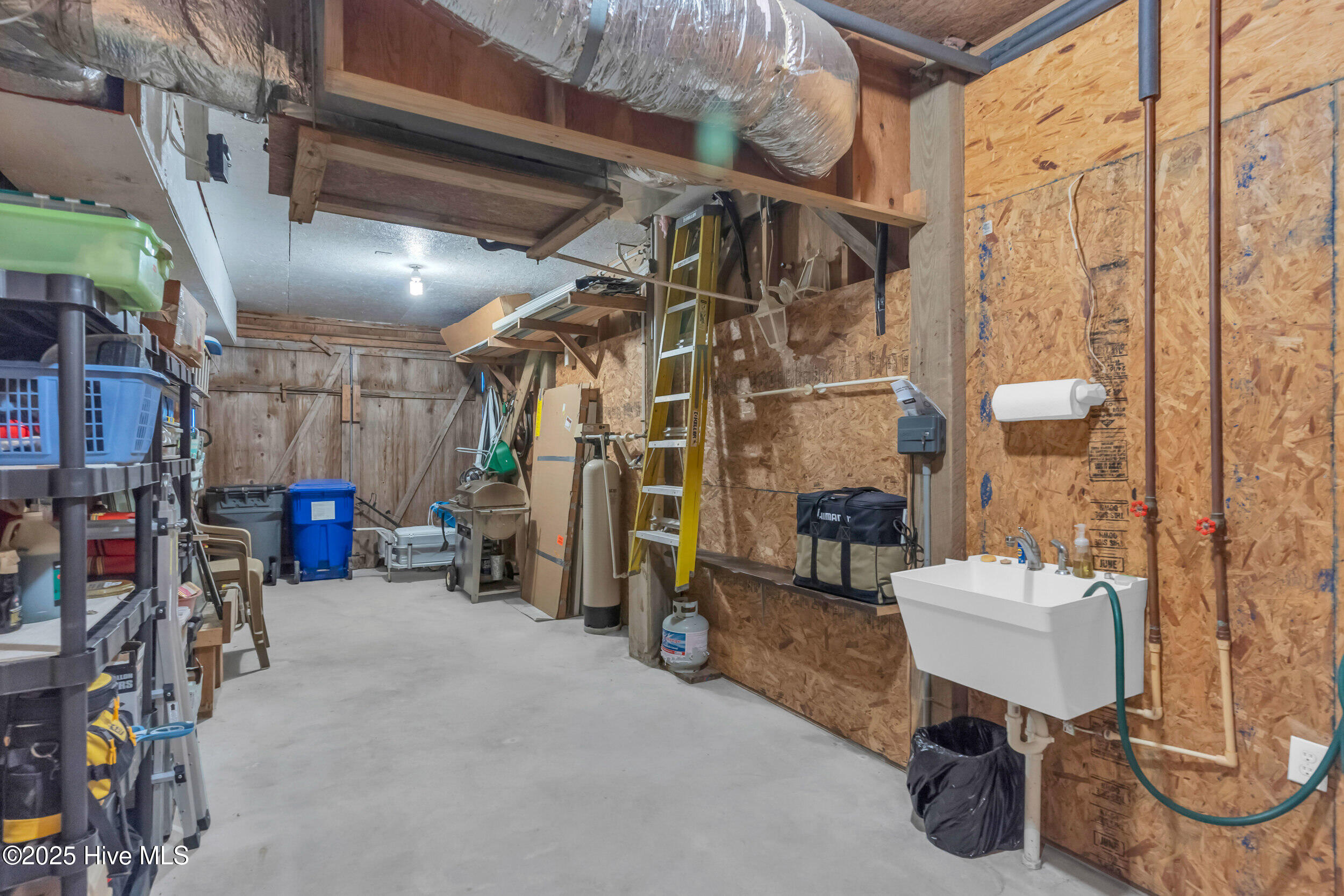 2523 W Dolphin Drive