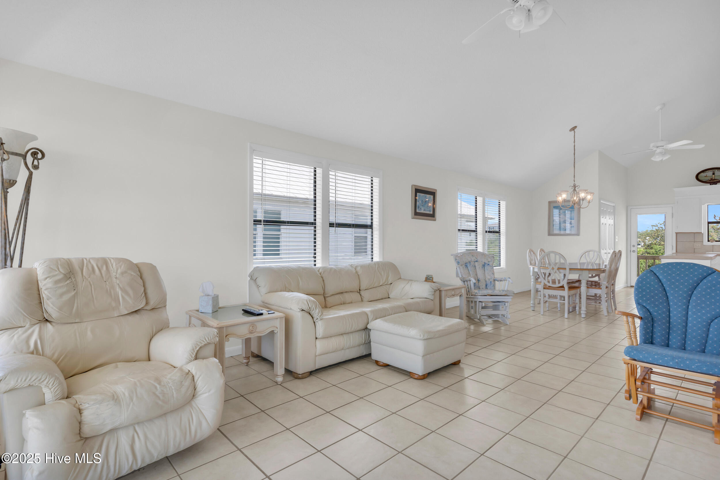 2523 W Dolphin Drive