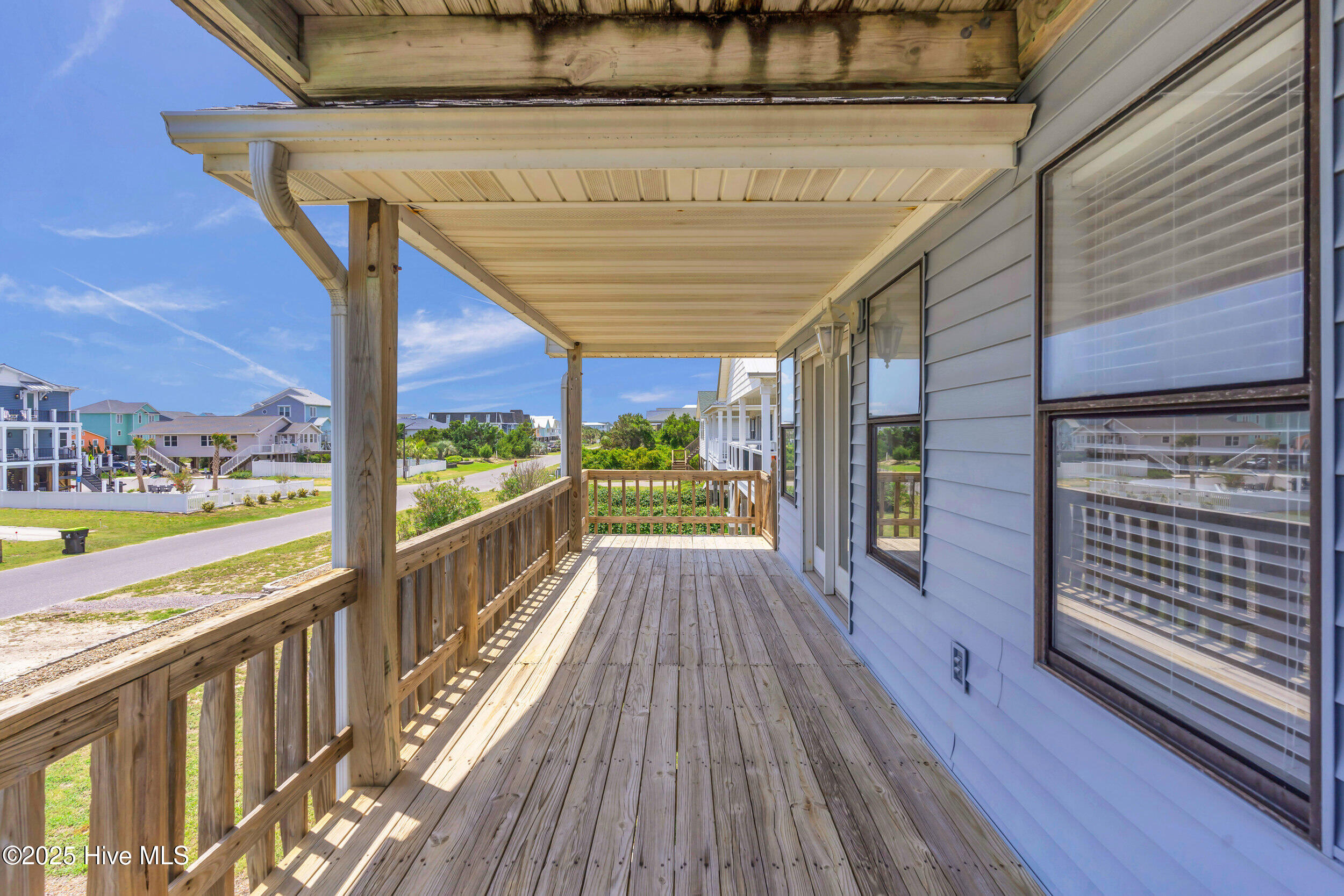 2523 W Dolphin Drive