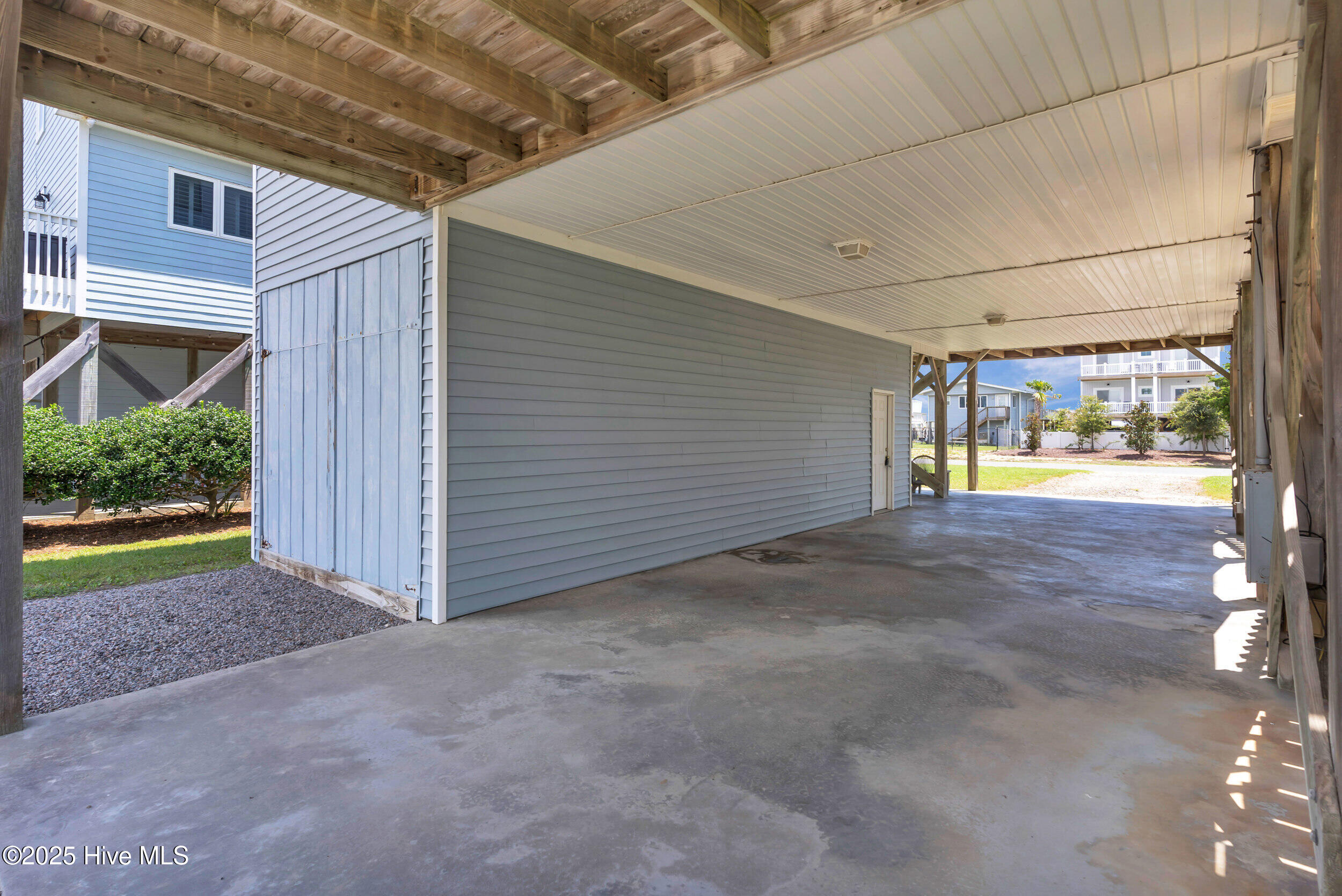 2523 W Dolphin Drive