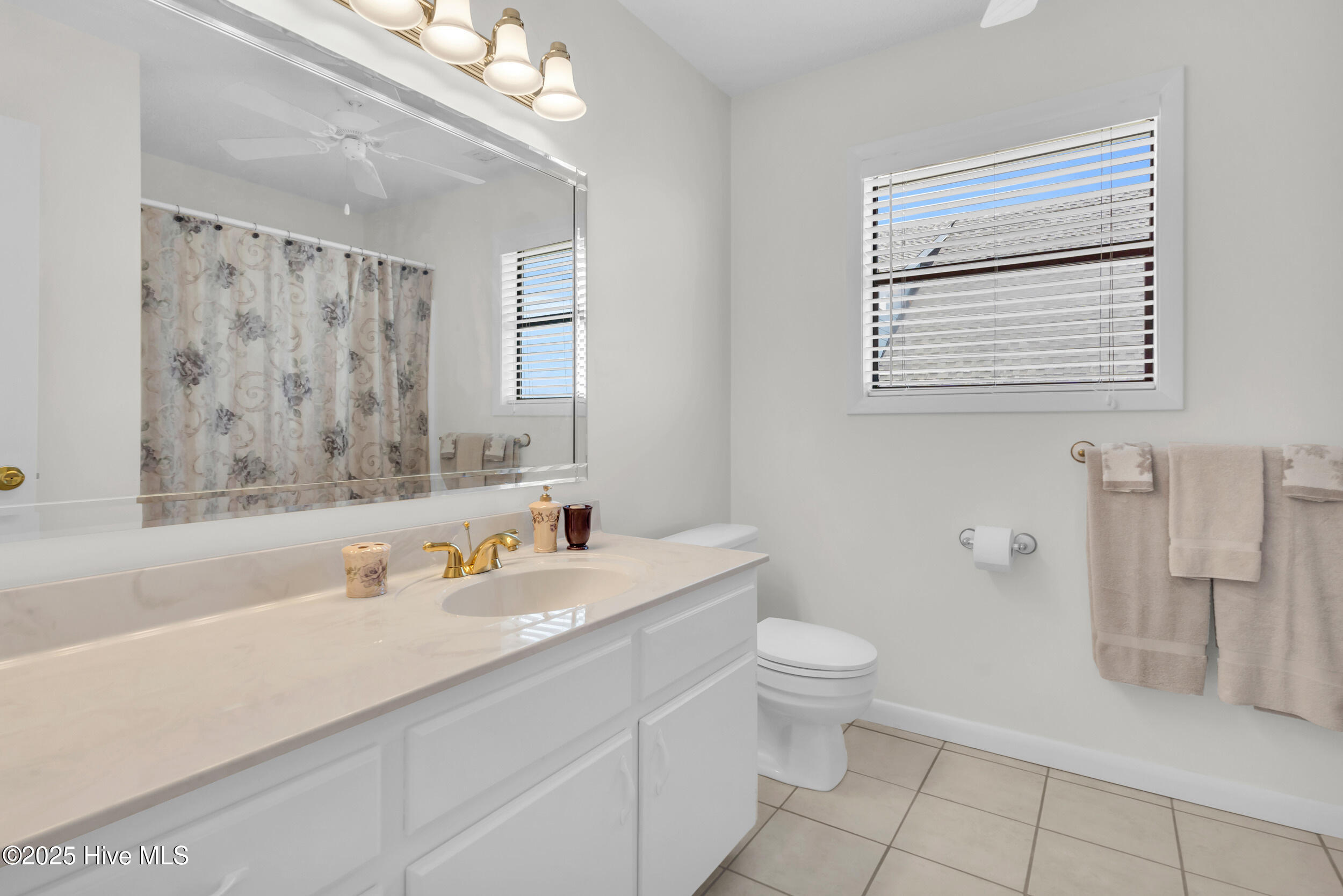 2523 W Dolphin Drive