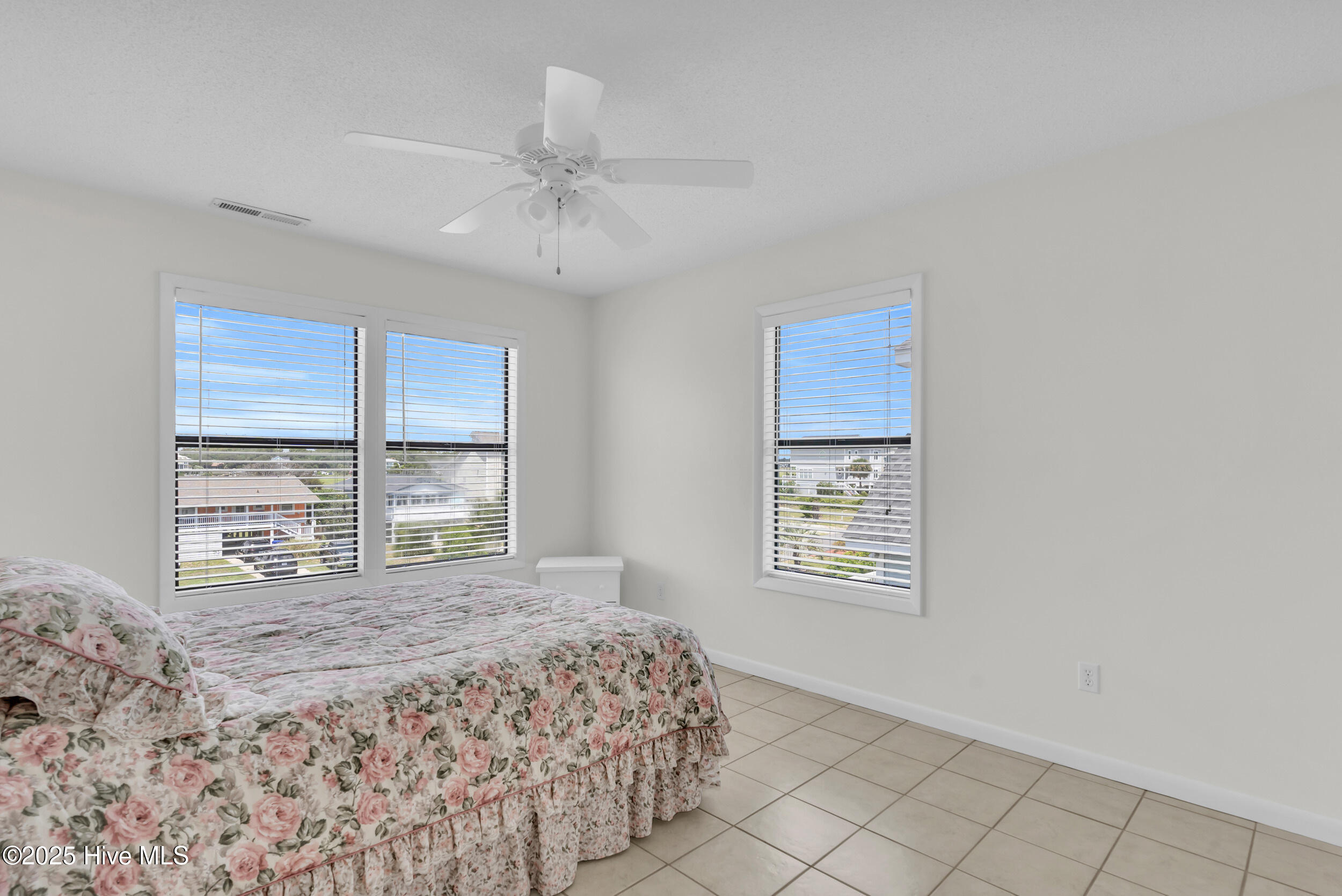 2523 W Dolphin Drive