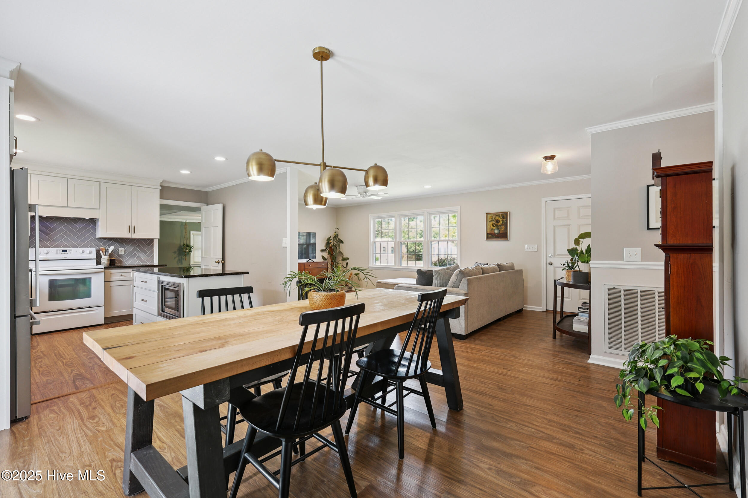 1847 Loganberry Road