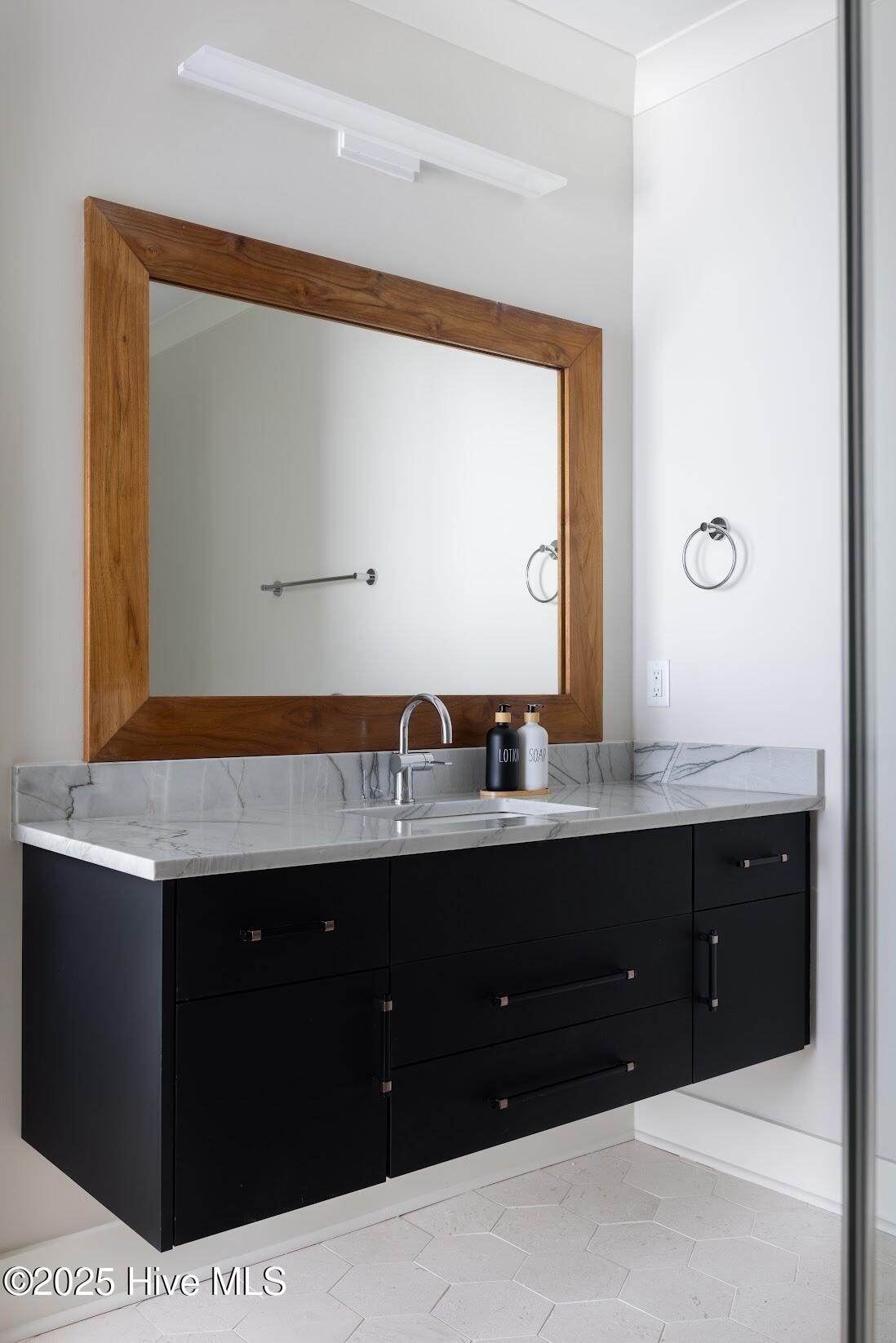 1800 Canal Drive, 403