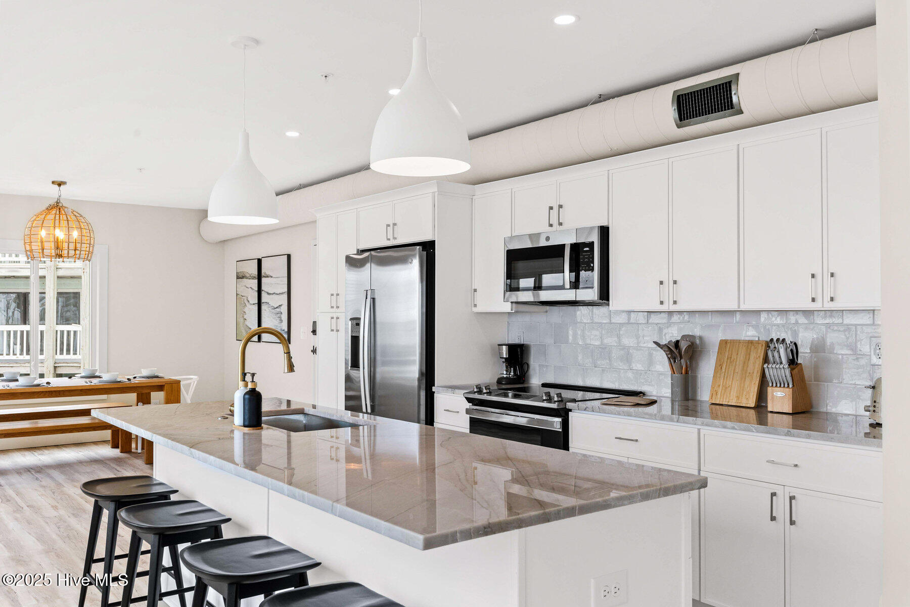 1800 Canal Drive, 112