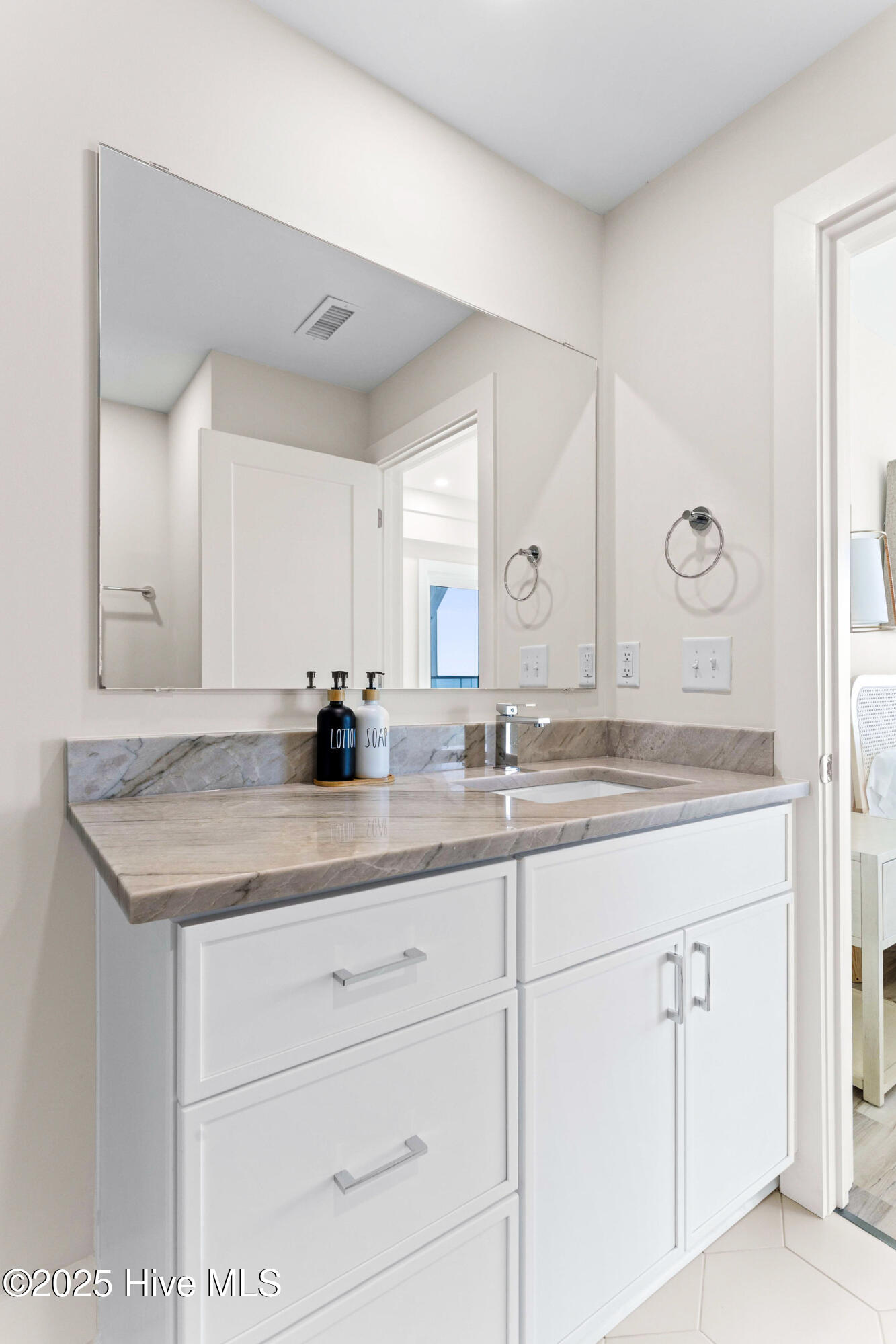 1800 Canal Drive, 112