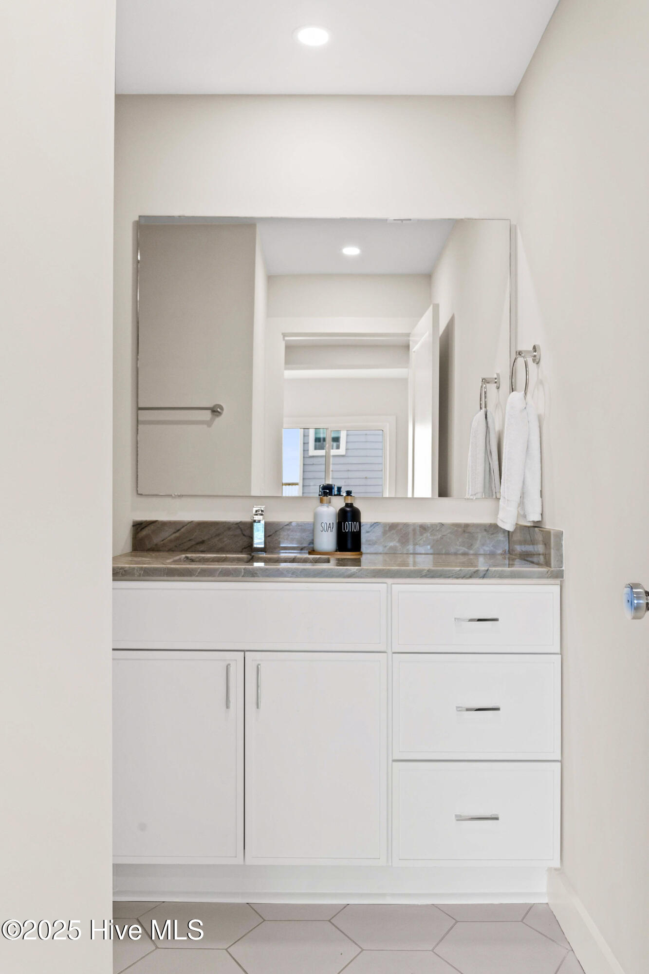 1800 Canal Drive, 112