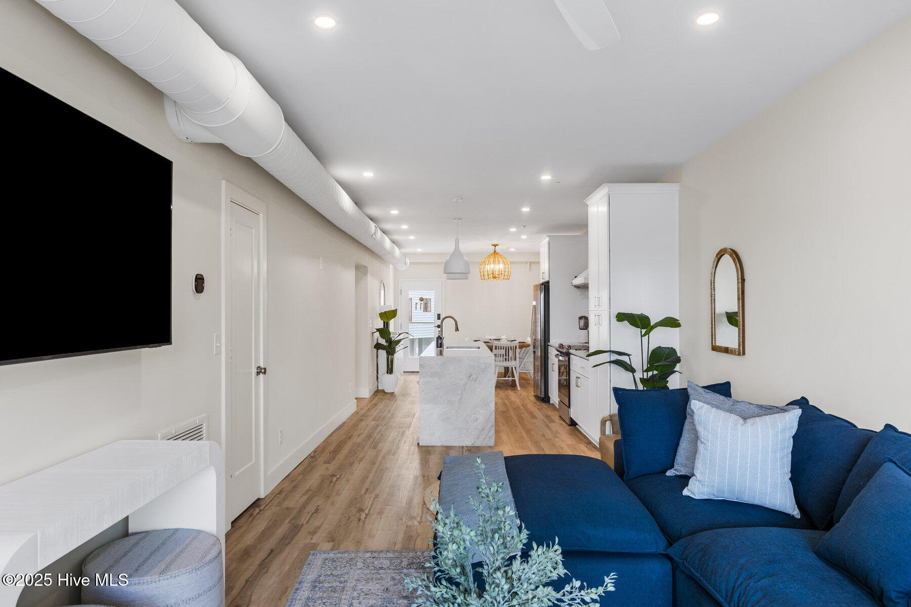 1800 Canal Drive, 111