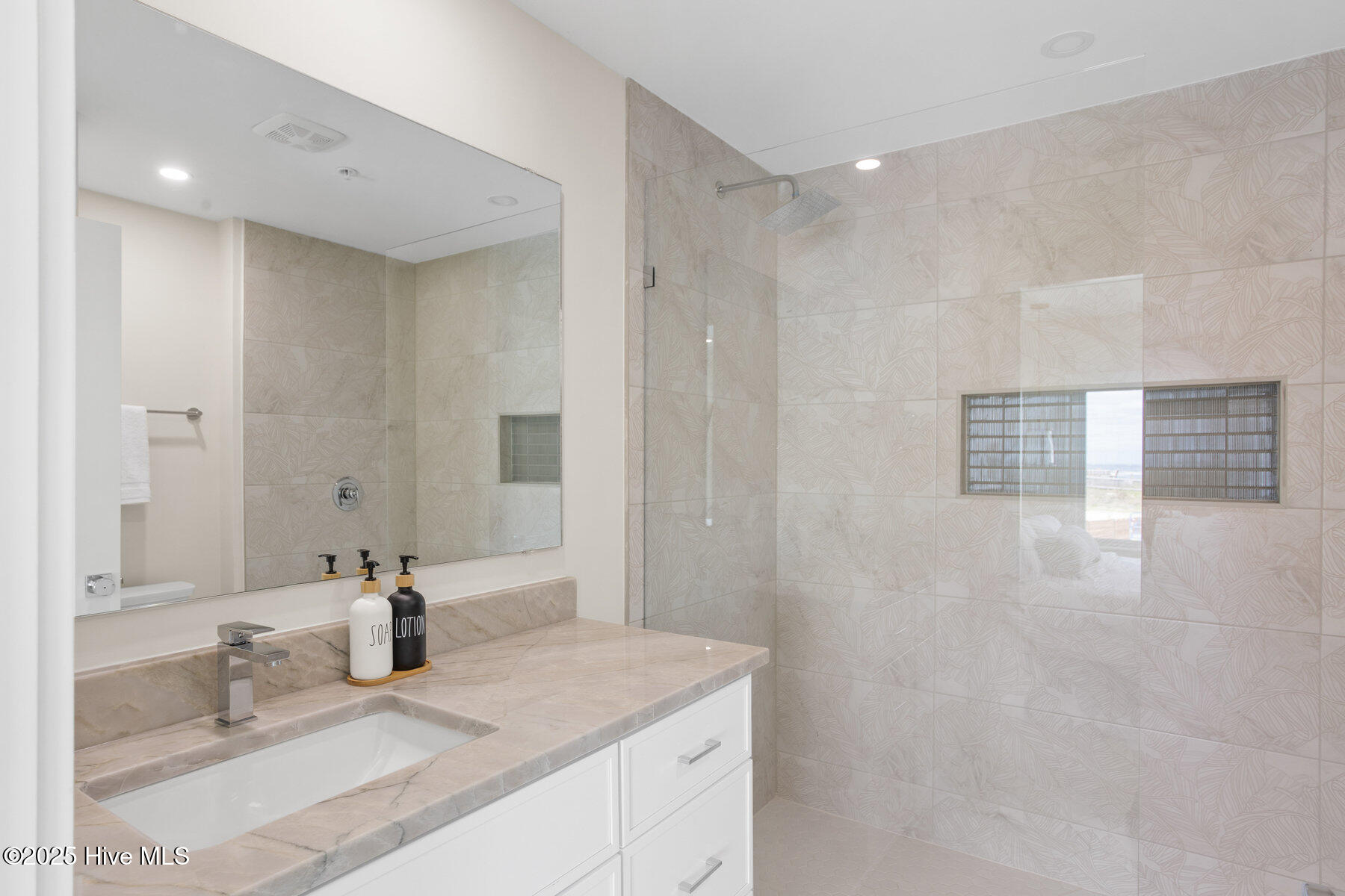 1800 Canal Drive, 111