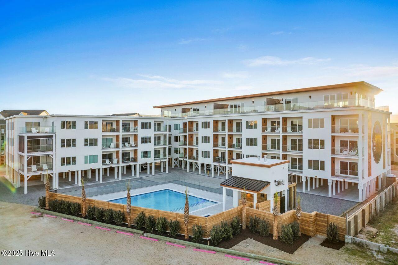 1800 Canal Drive, 111