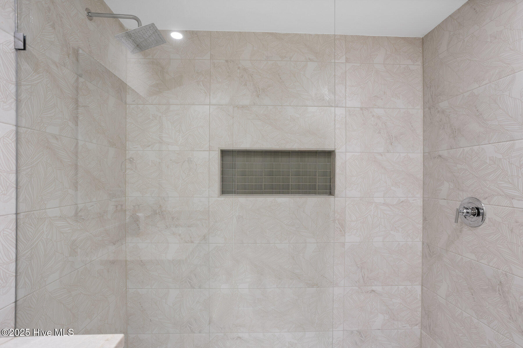 1800 Canal Drive, 111