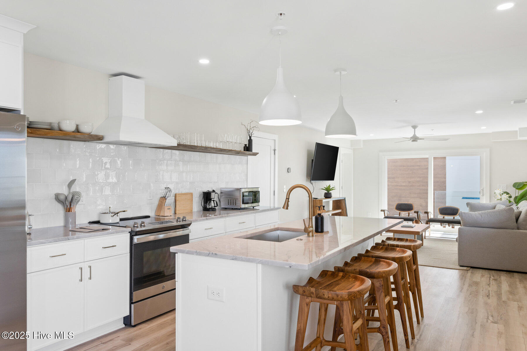 1800 Canal Drive, 108