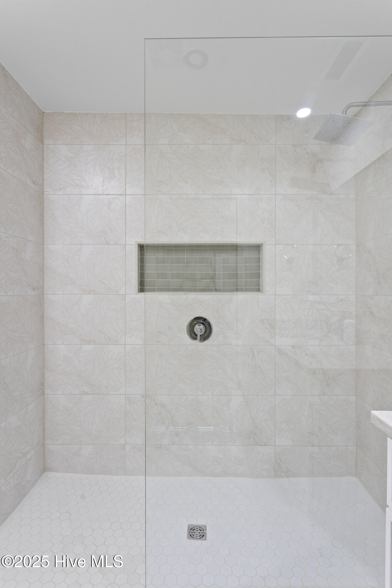 1800 Canal Drive, 208