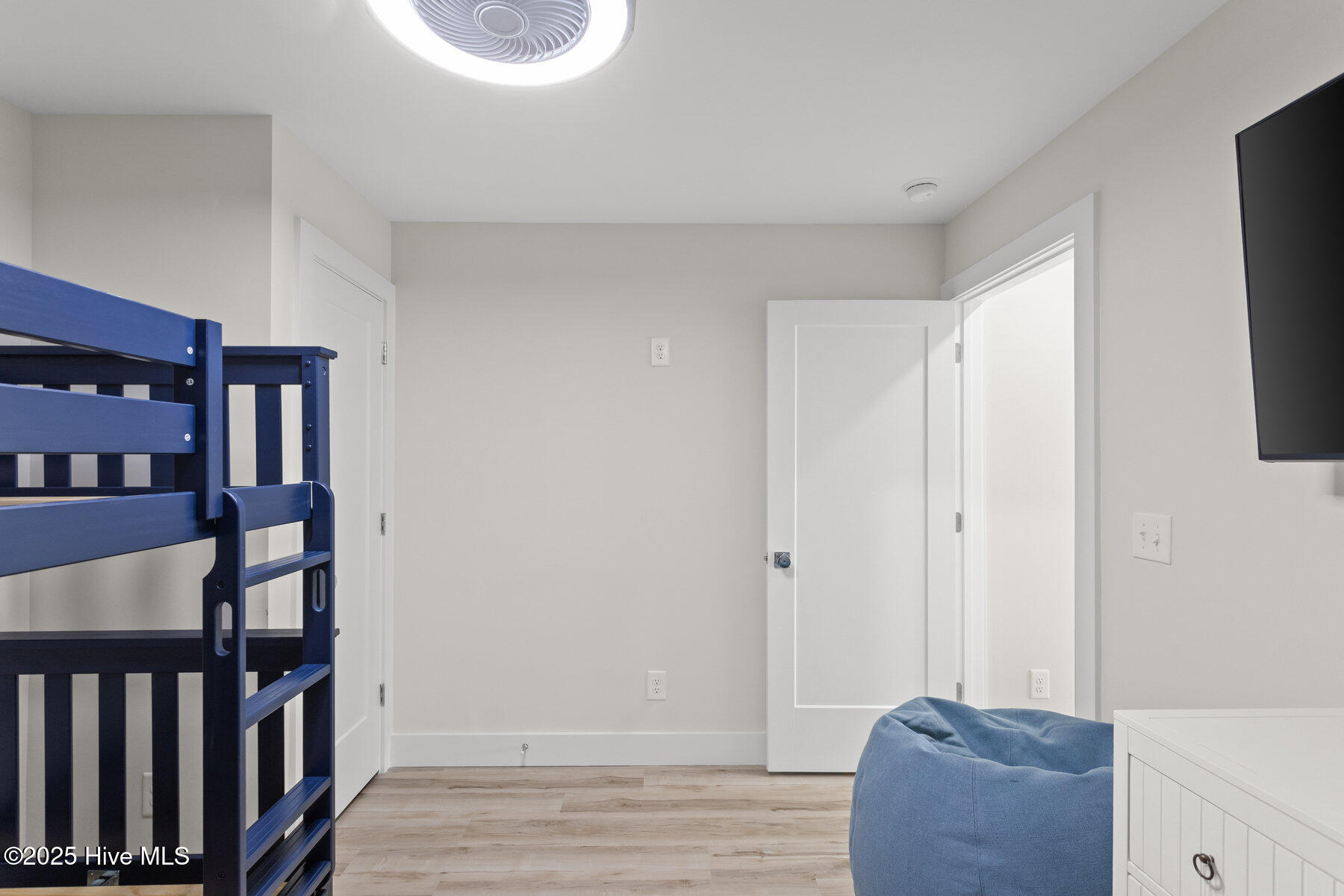 1800 Canal Drive, 208