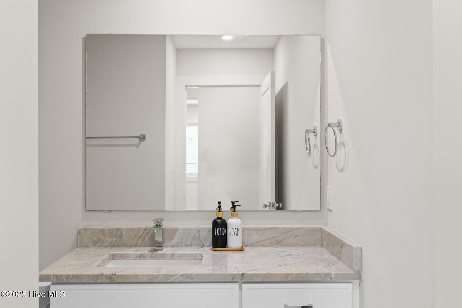 1800 Canal Drive, 208