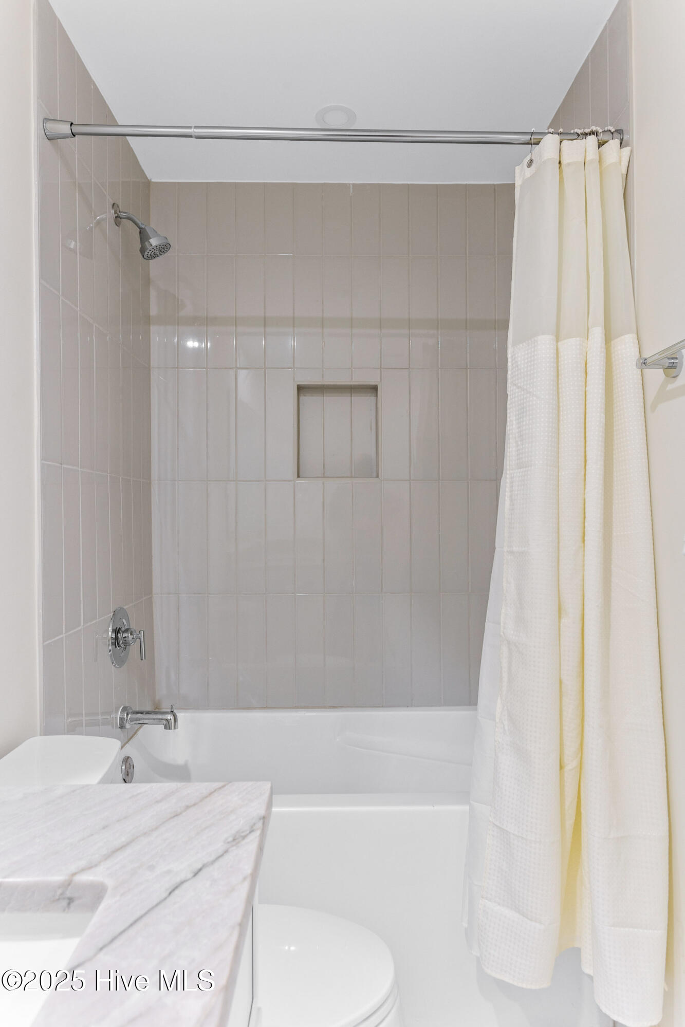 1800 Canal Drive, 211