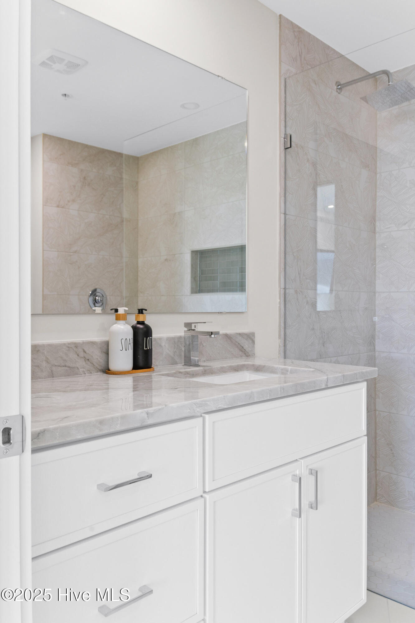 1800 Canal Drive, 211