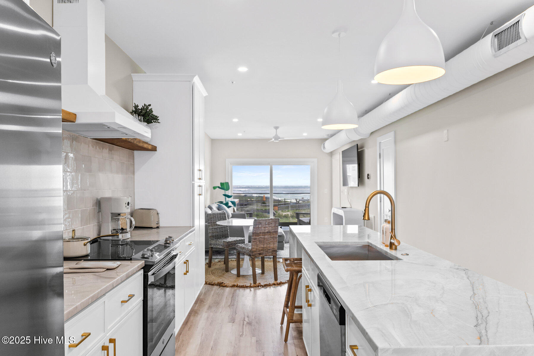 1800 Canal Drive, 211