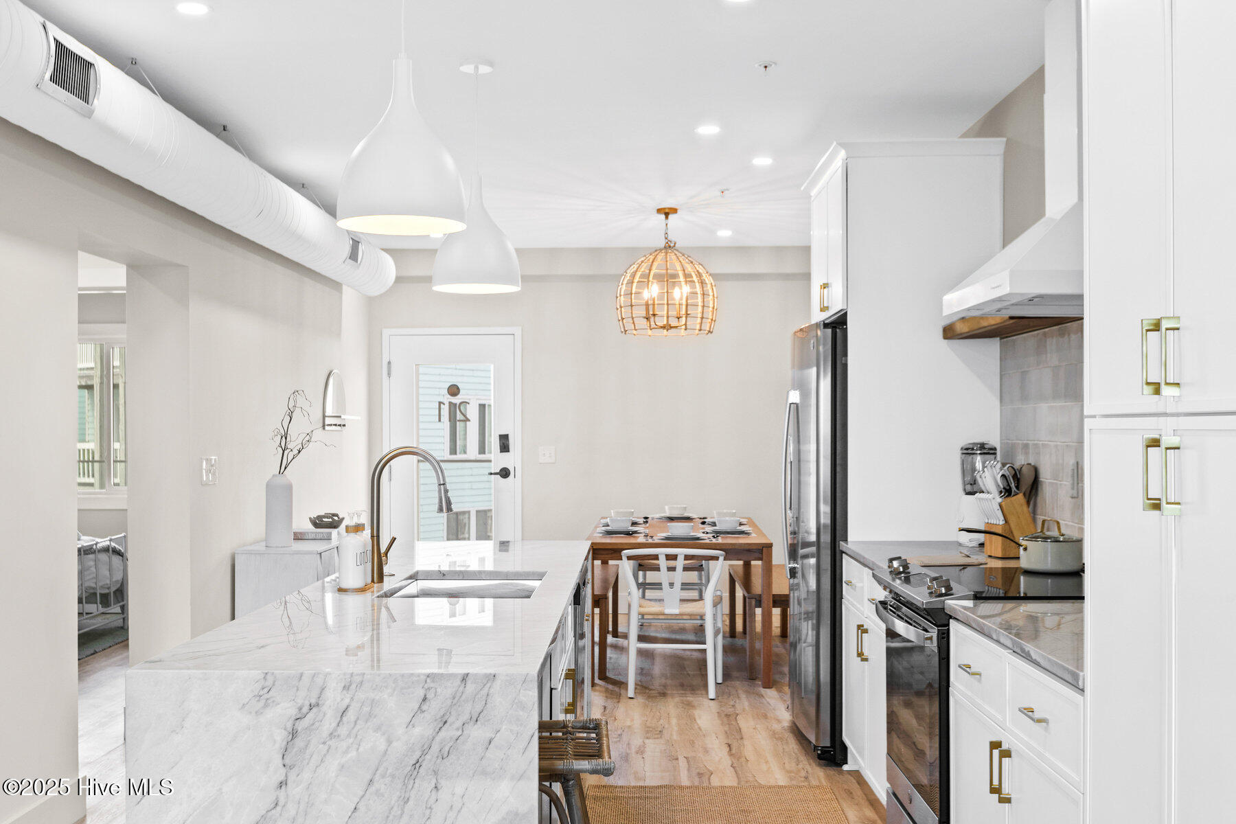 1800 Canal Drive, 211