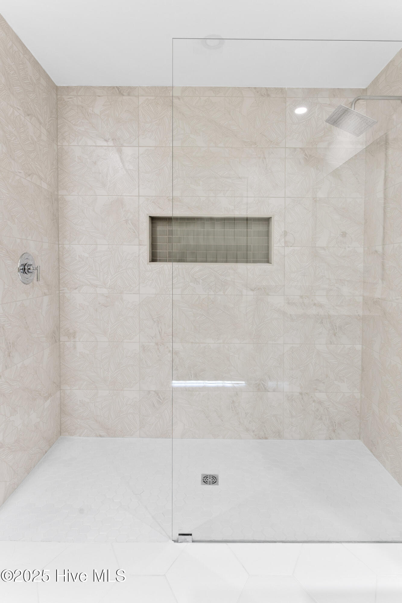 1800 Canal Drive, 304