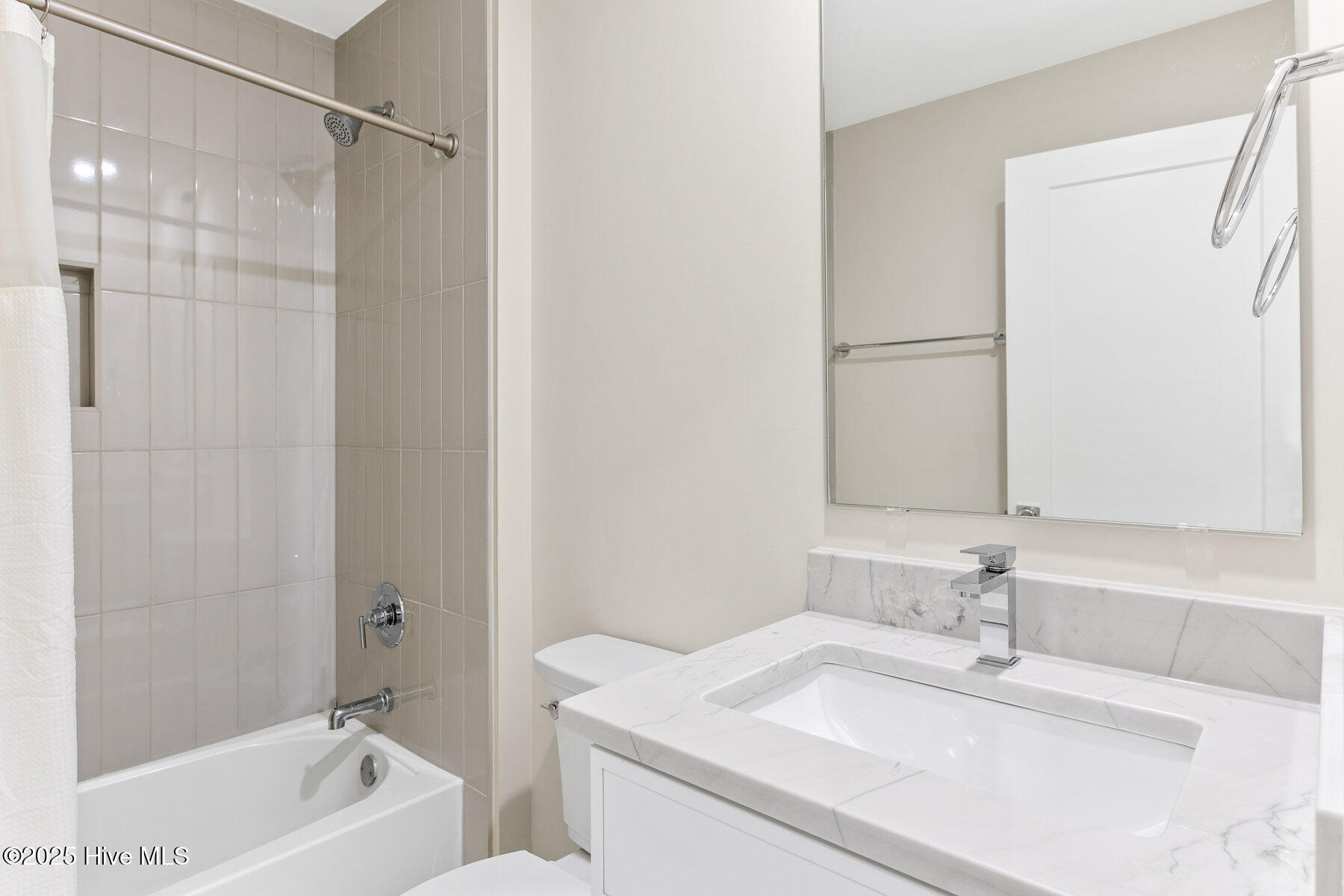 1800 Canal Drive, 304