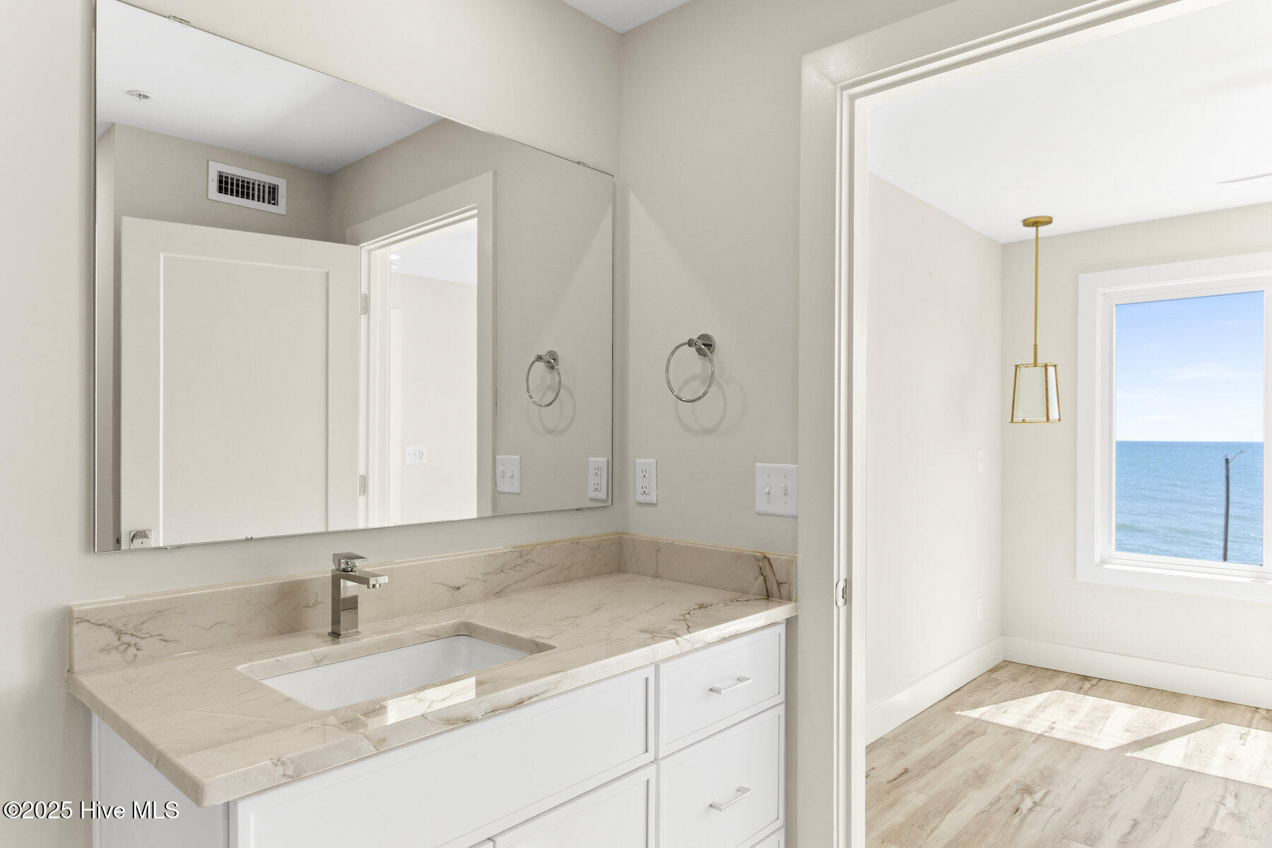 1800 Canal Drive, 304