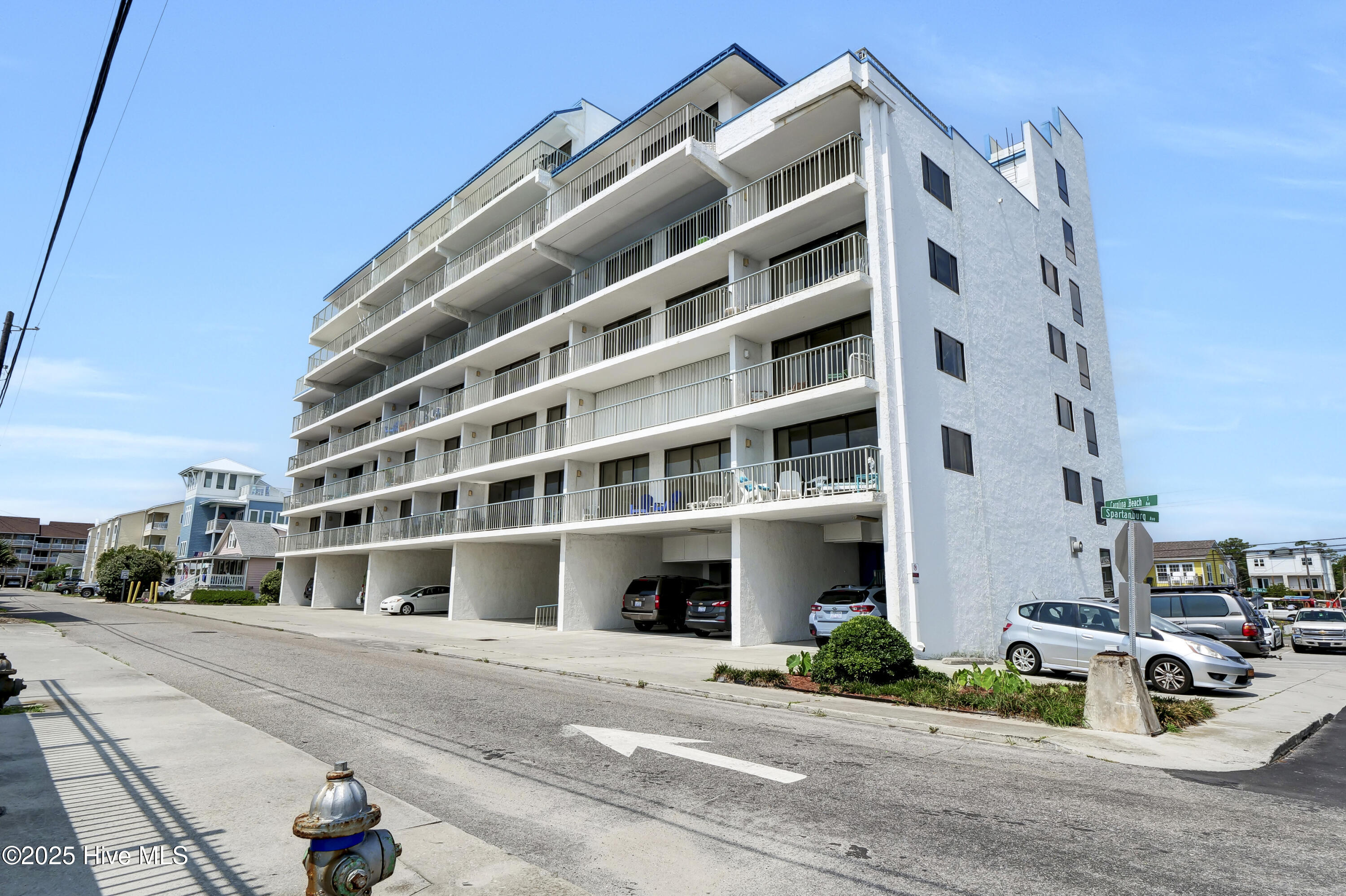 901 S Lake Park Boulevard, 304