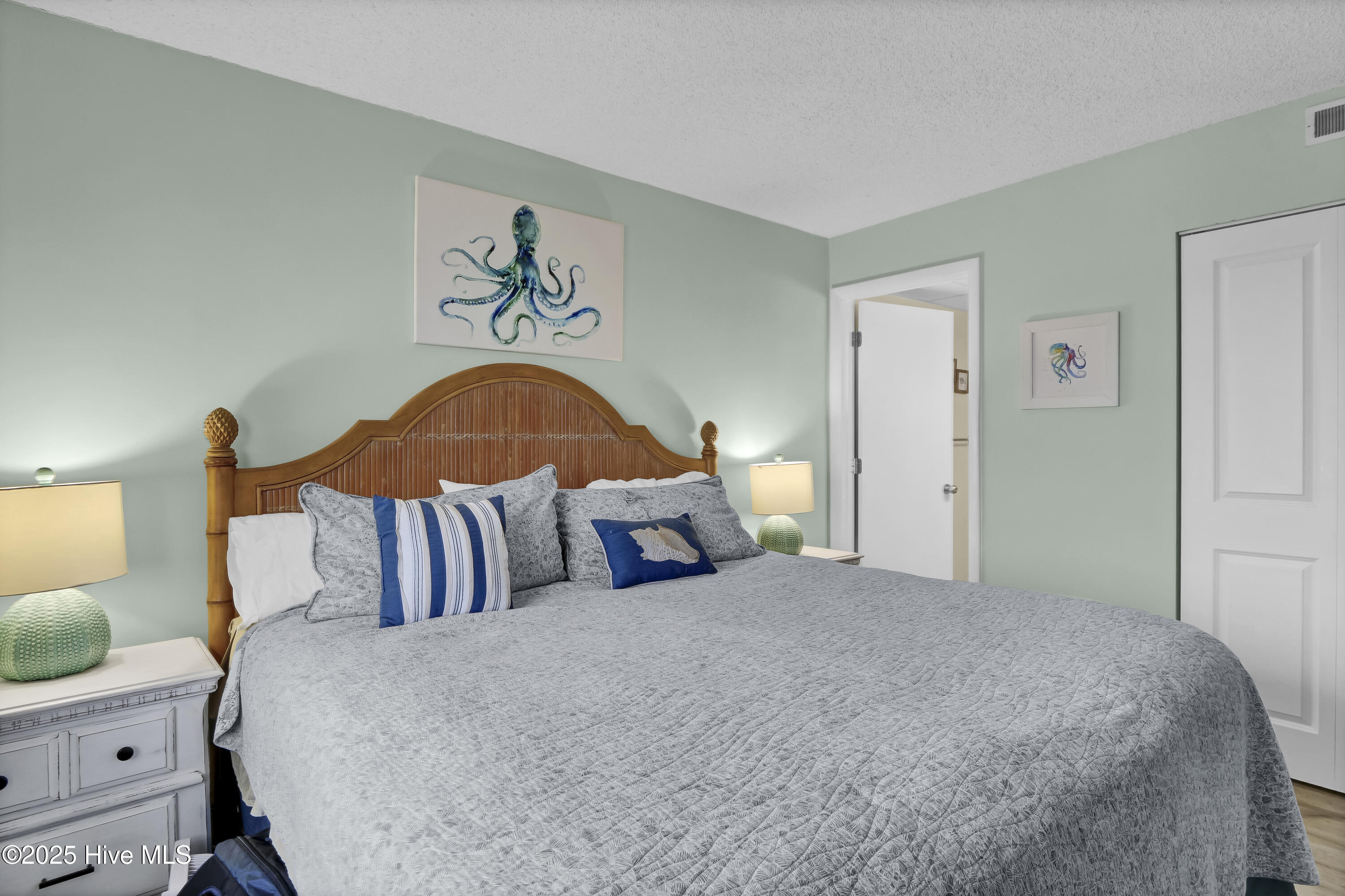 901 S Lake Park Boulevard, 304