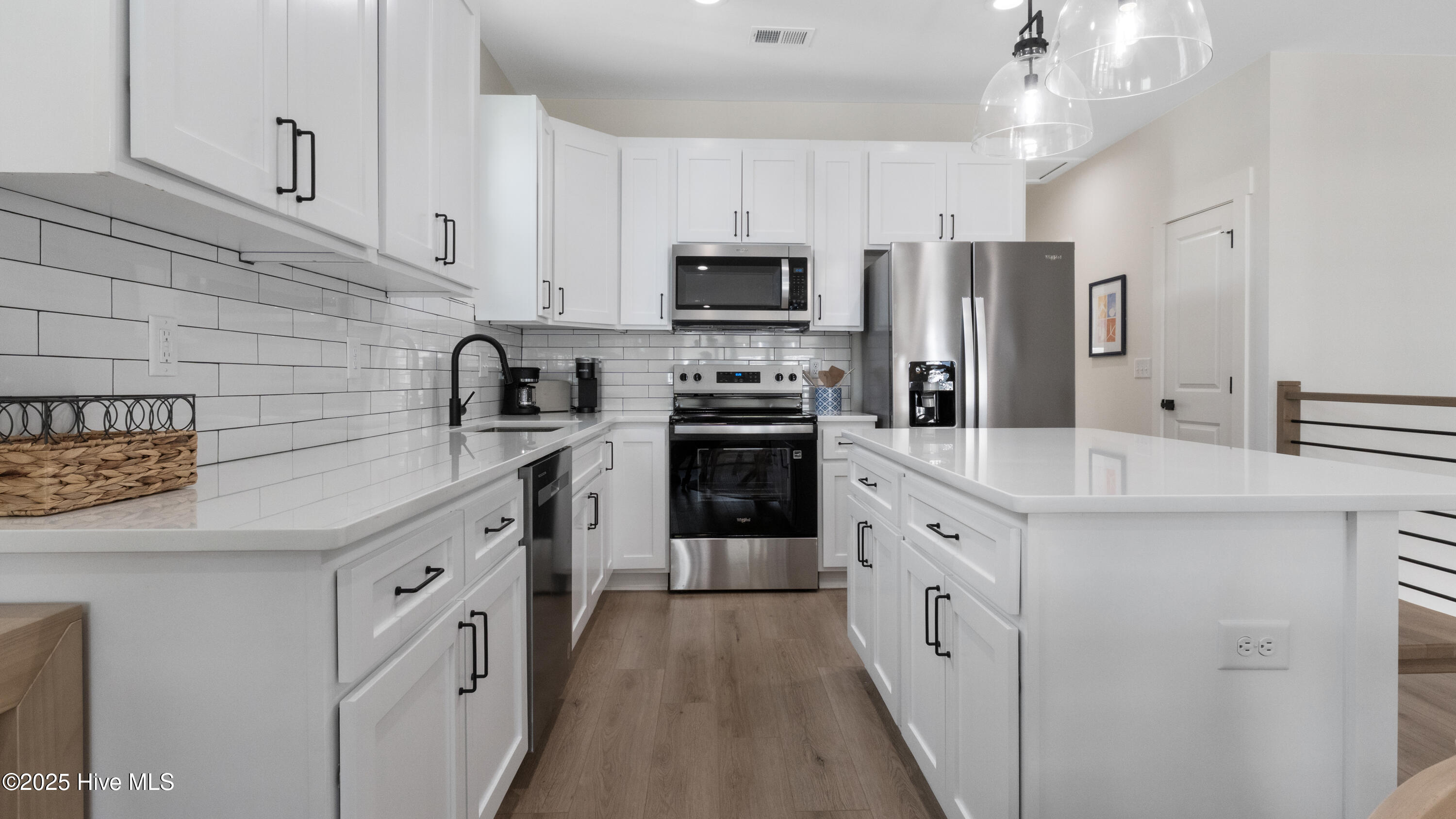 1205 Mackerel Lane, 1