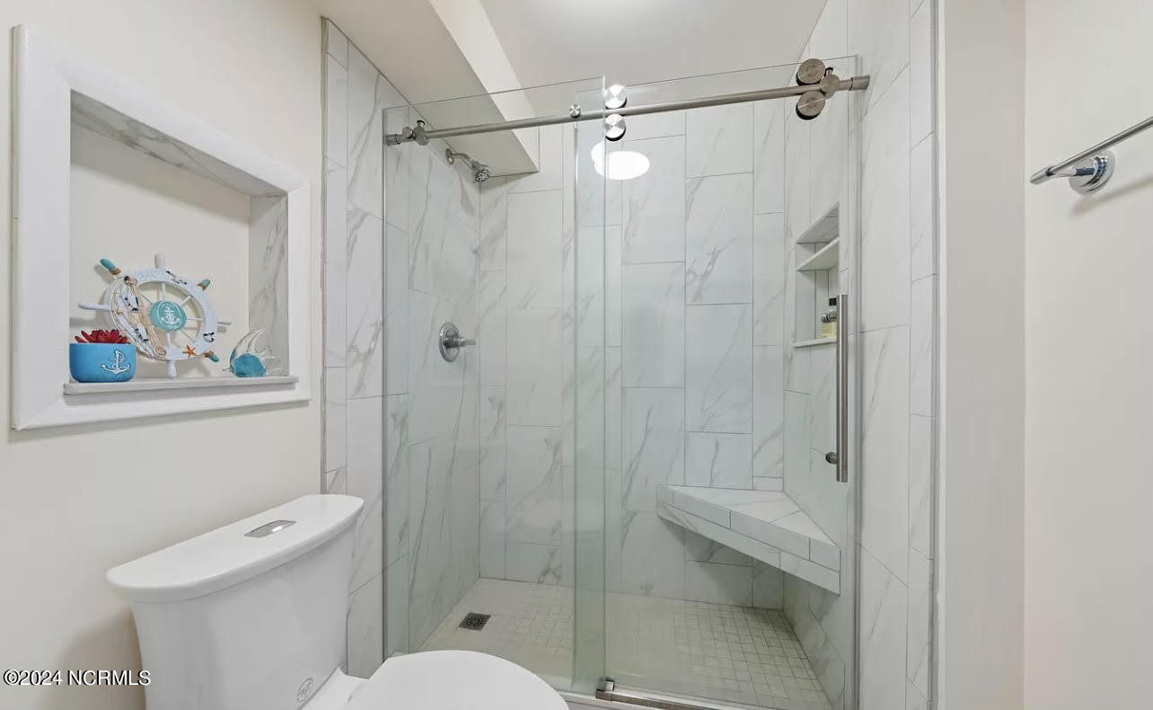 901 Lake Park Boulevard S, 403