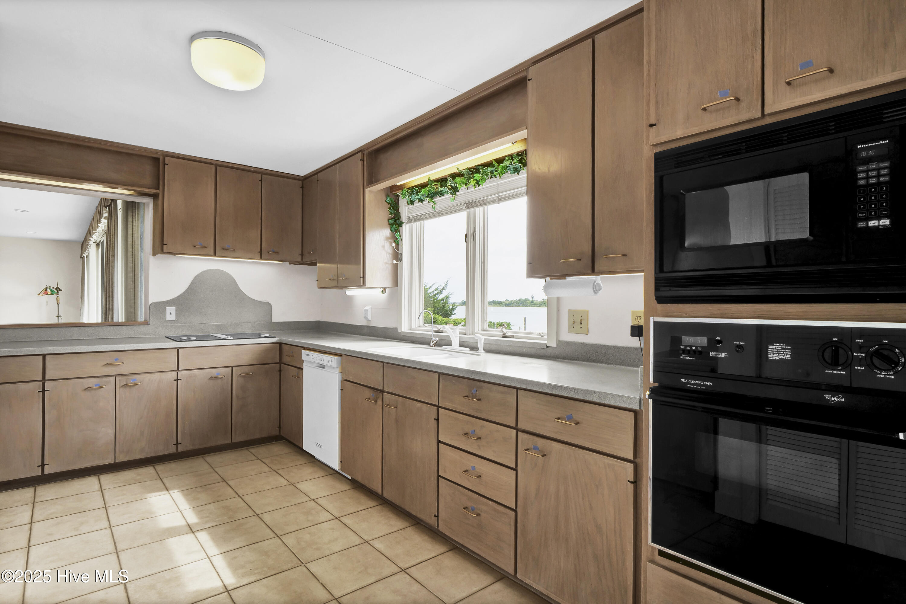 825 Inlet View Drive